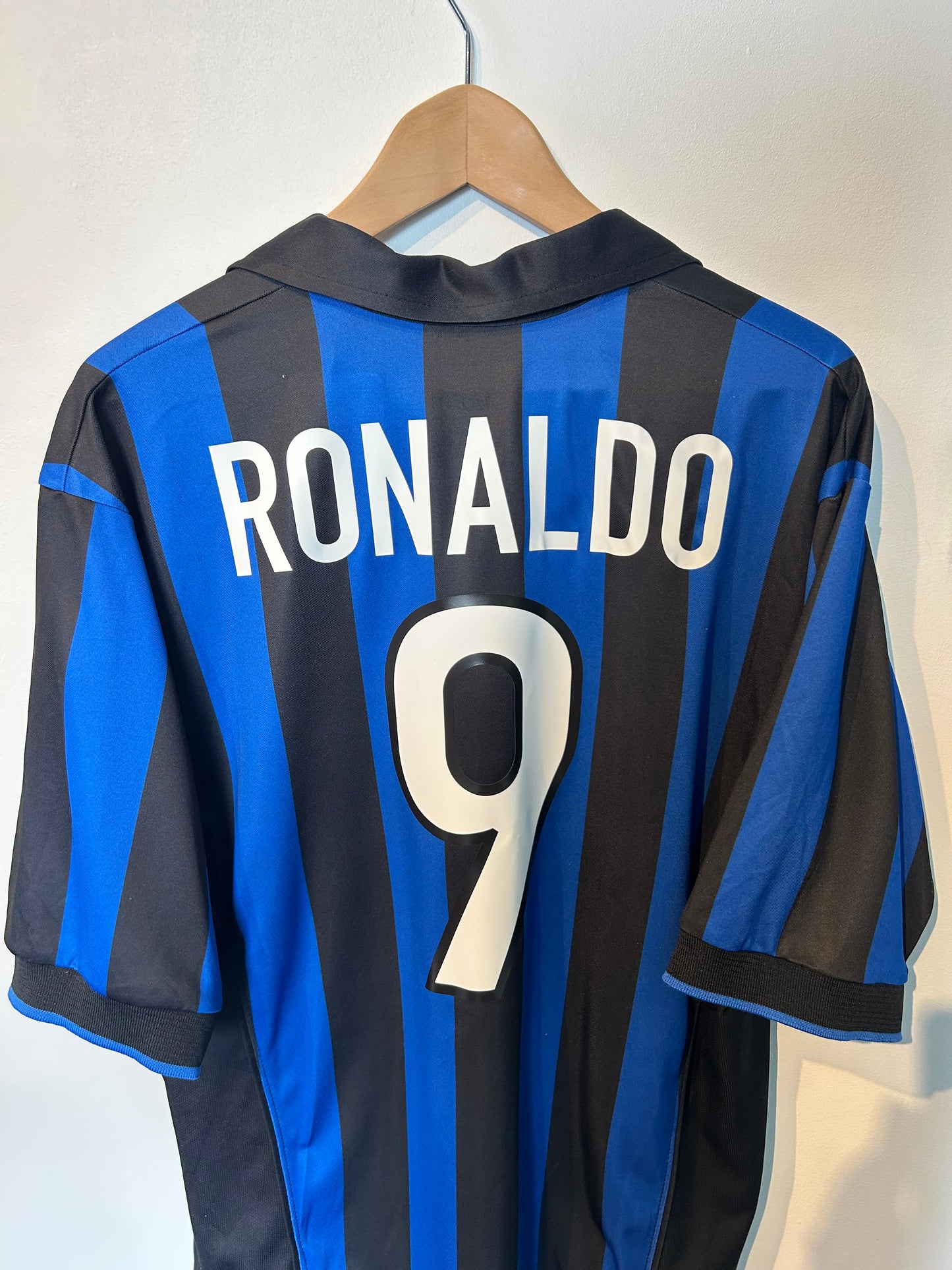 Inter Milan 1998-99 Home Shirt - Ronaldo #9 - L
