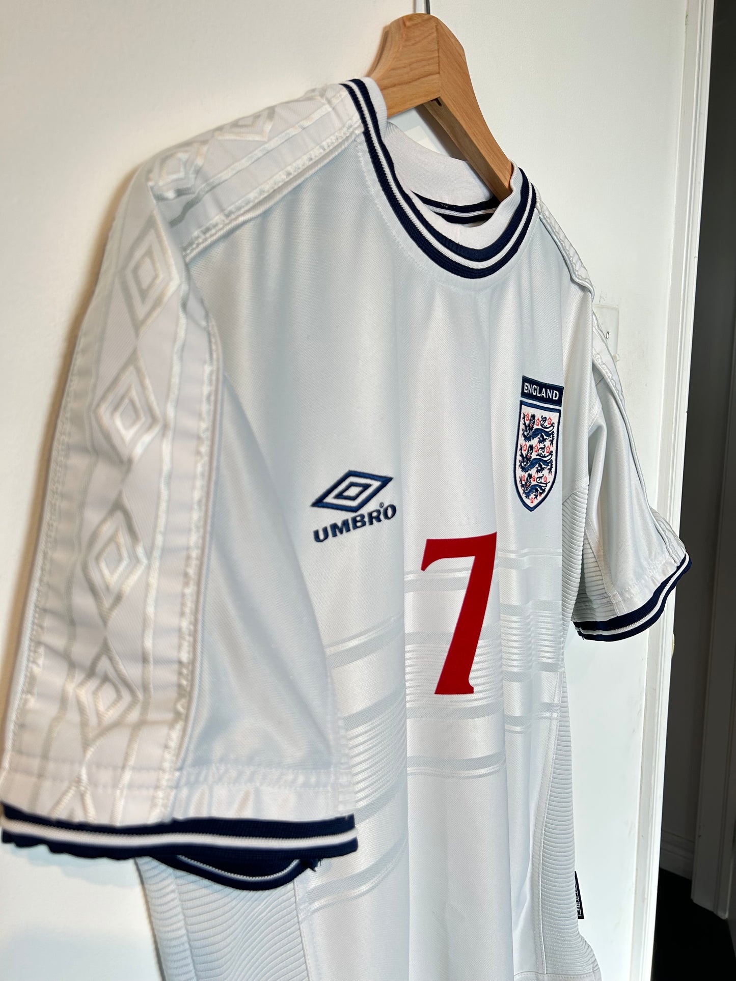 England 1999-01 Home Shirt - Beckham #7 - M