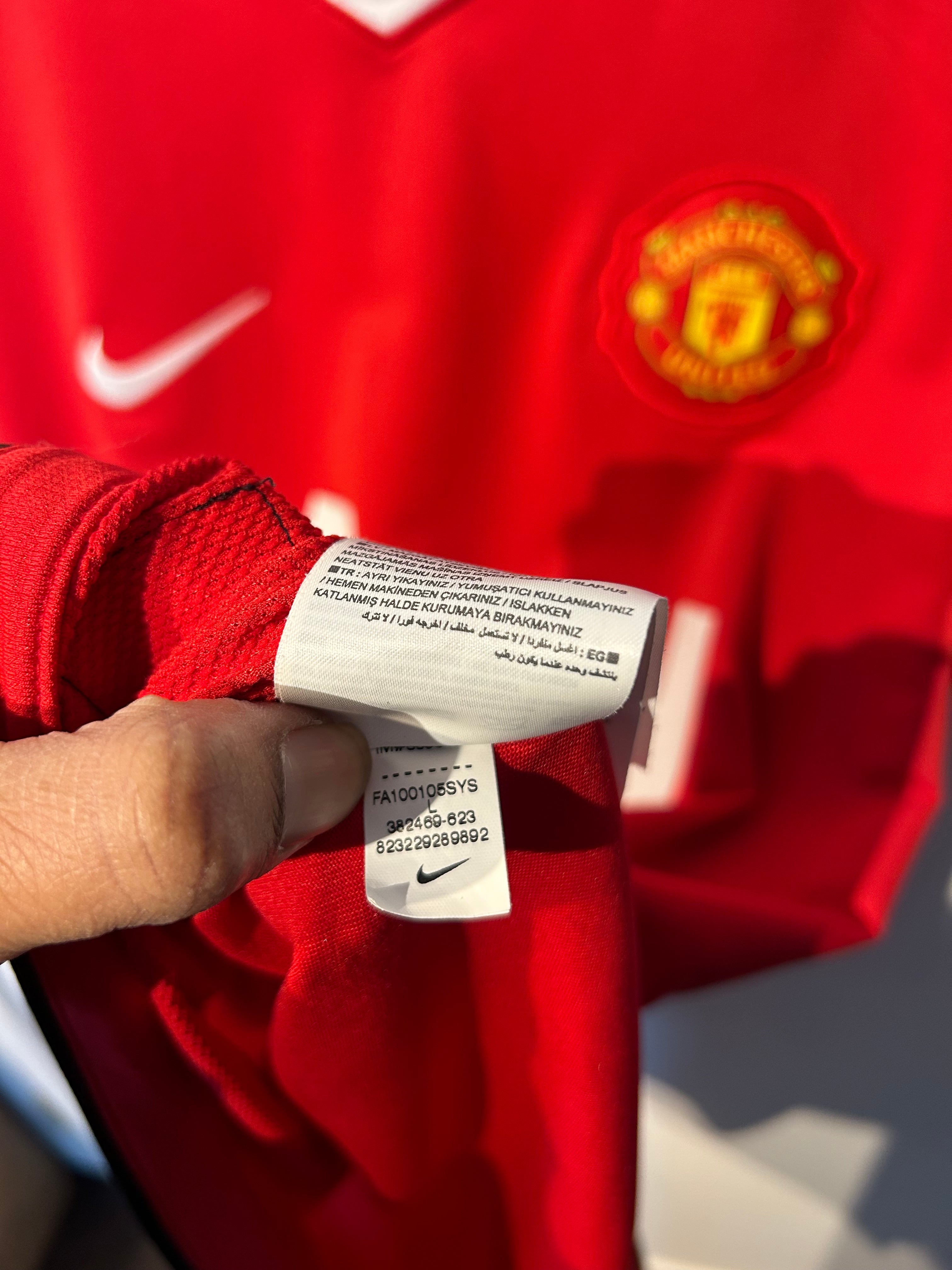 Manchester United 2010-11 Home Shirt - Berbatov #9 - L – Football