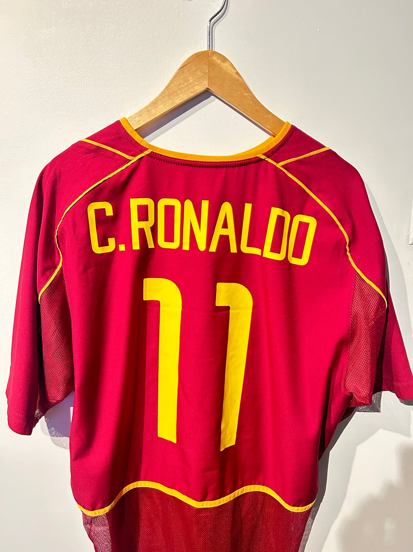 Portugal 2002-04 Home Shirt - C.Ronaldo #11 - L