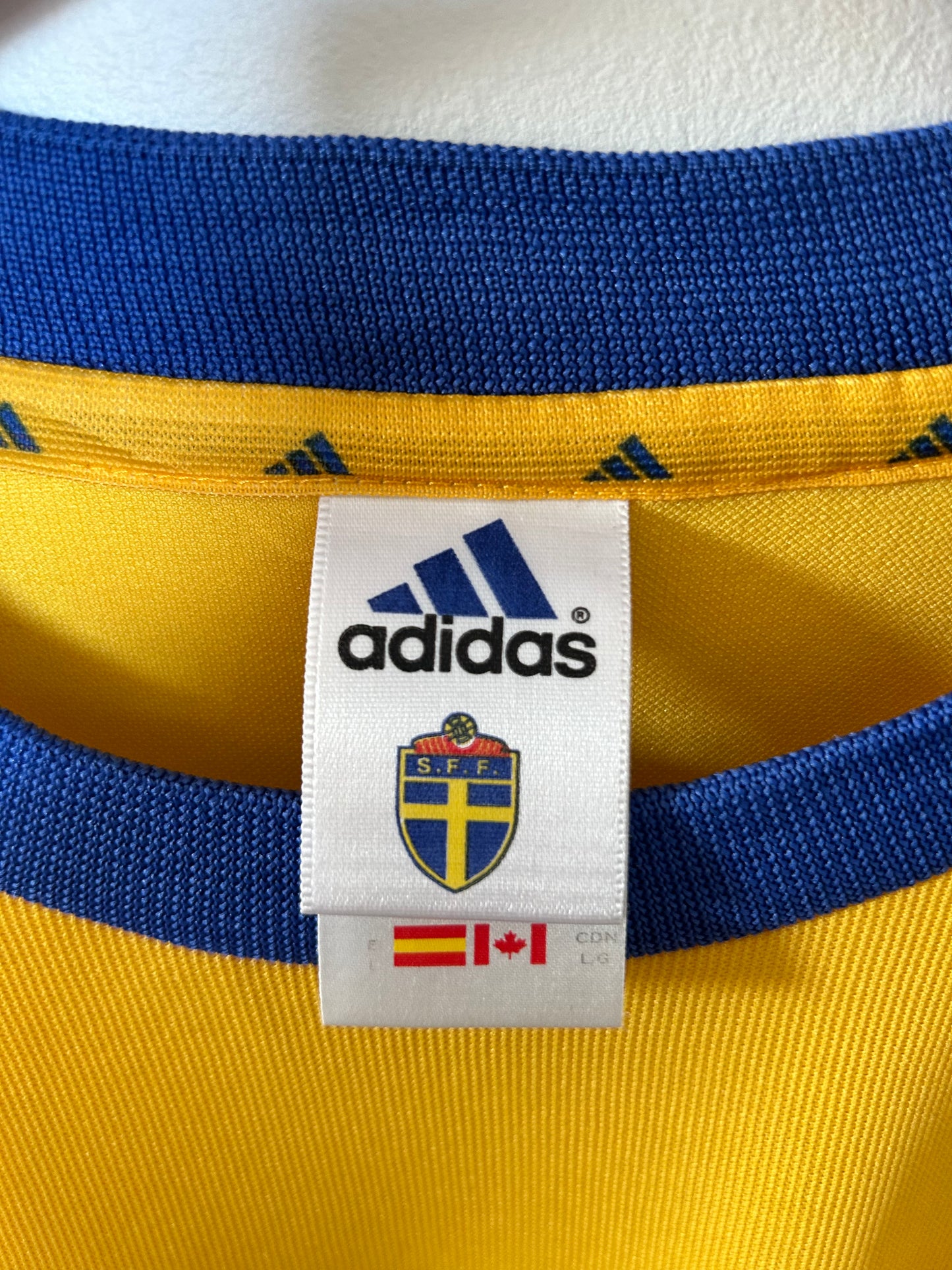 Sweden 2002-03 Home Shirt - Larsson #11 - L