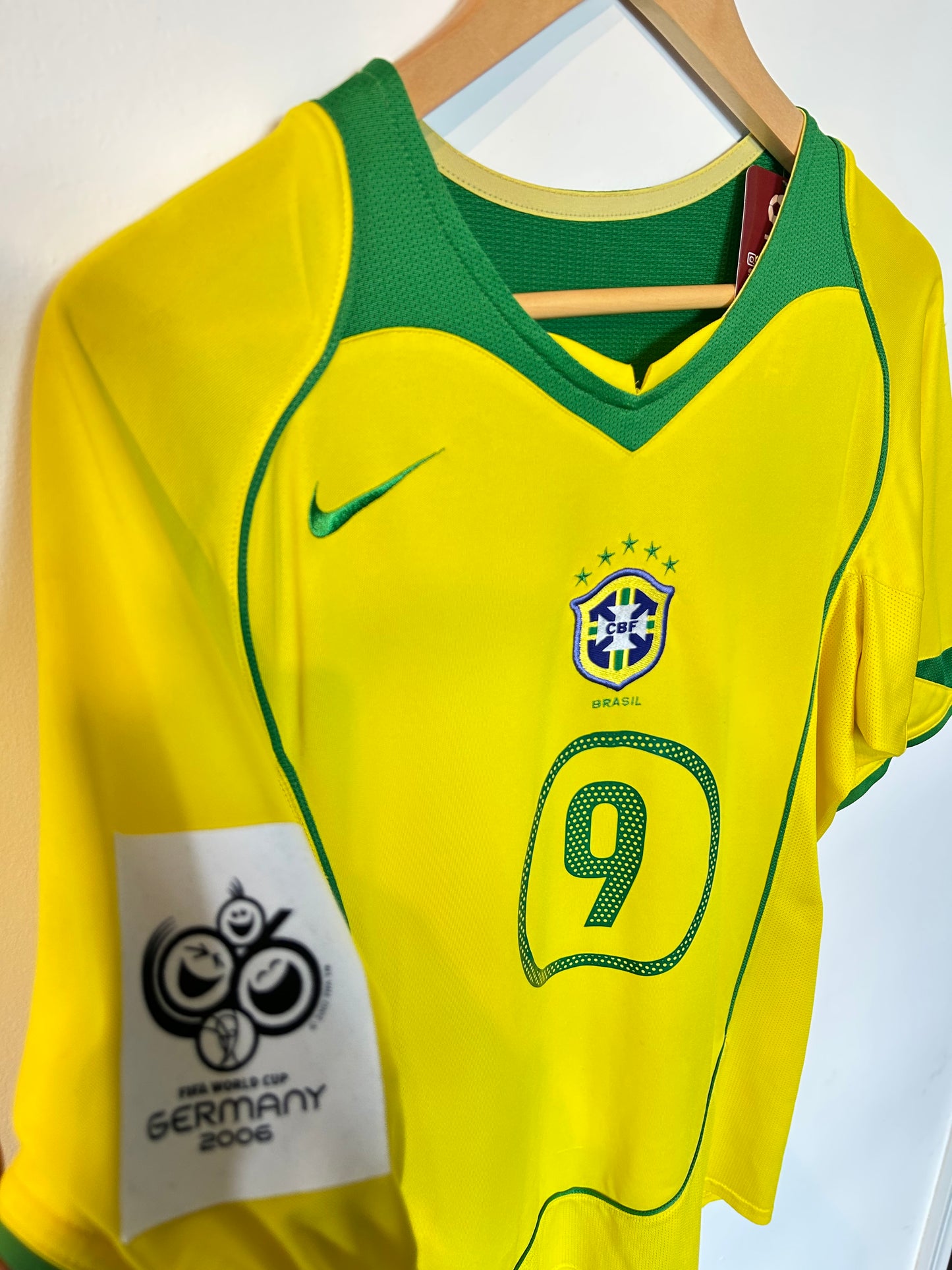 Brazil 2004-06 Home Shirt - Ronaldo #9 - S/M