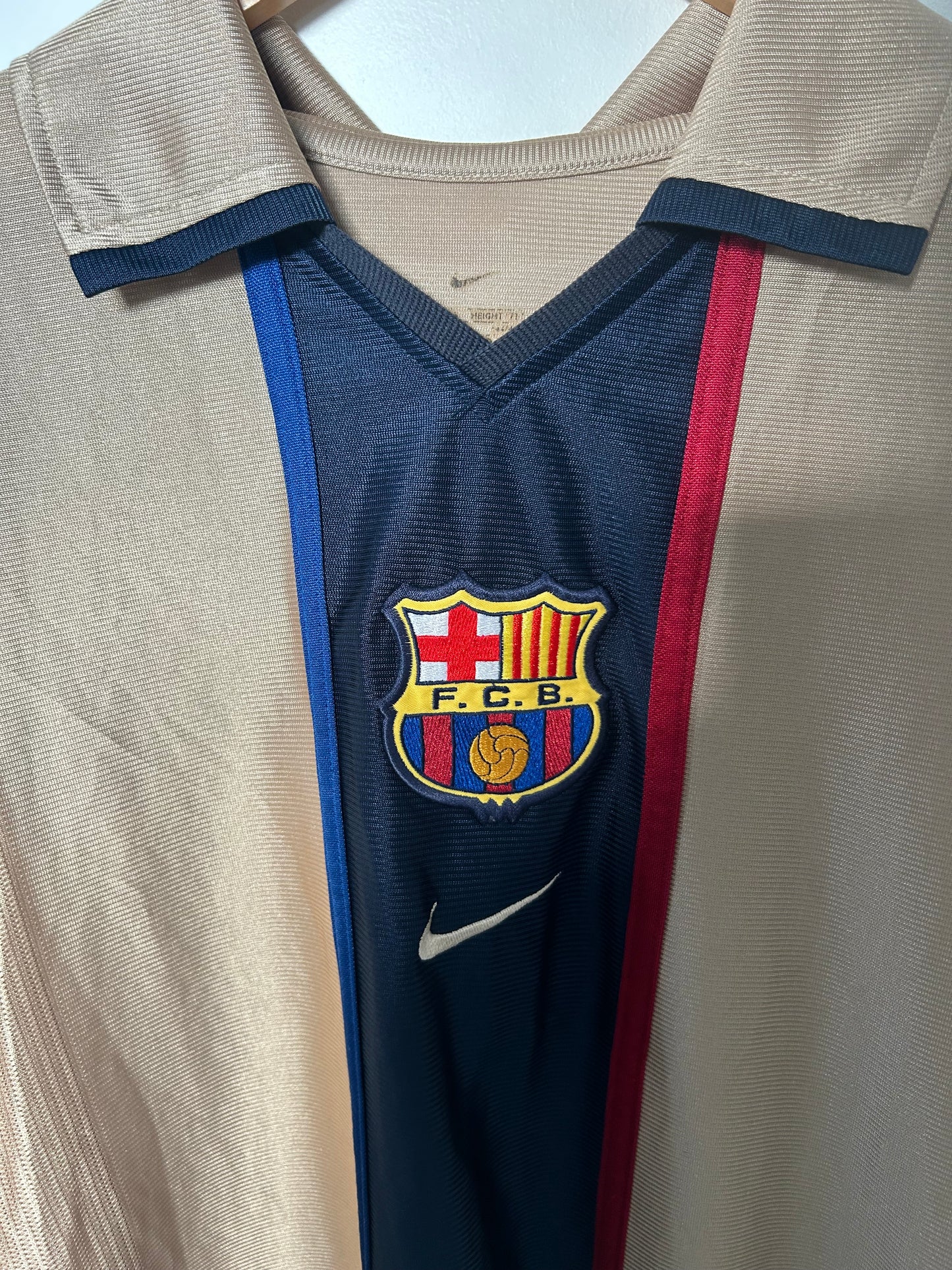 Barcelona 2001-03 Away Shirt - Xavi #6 - S