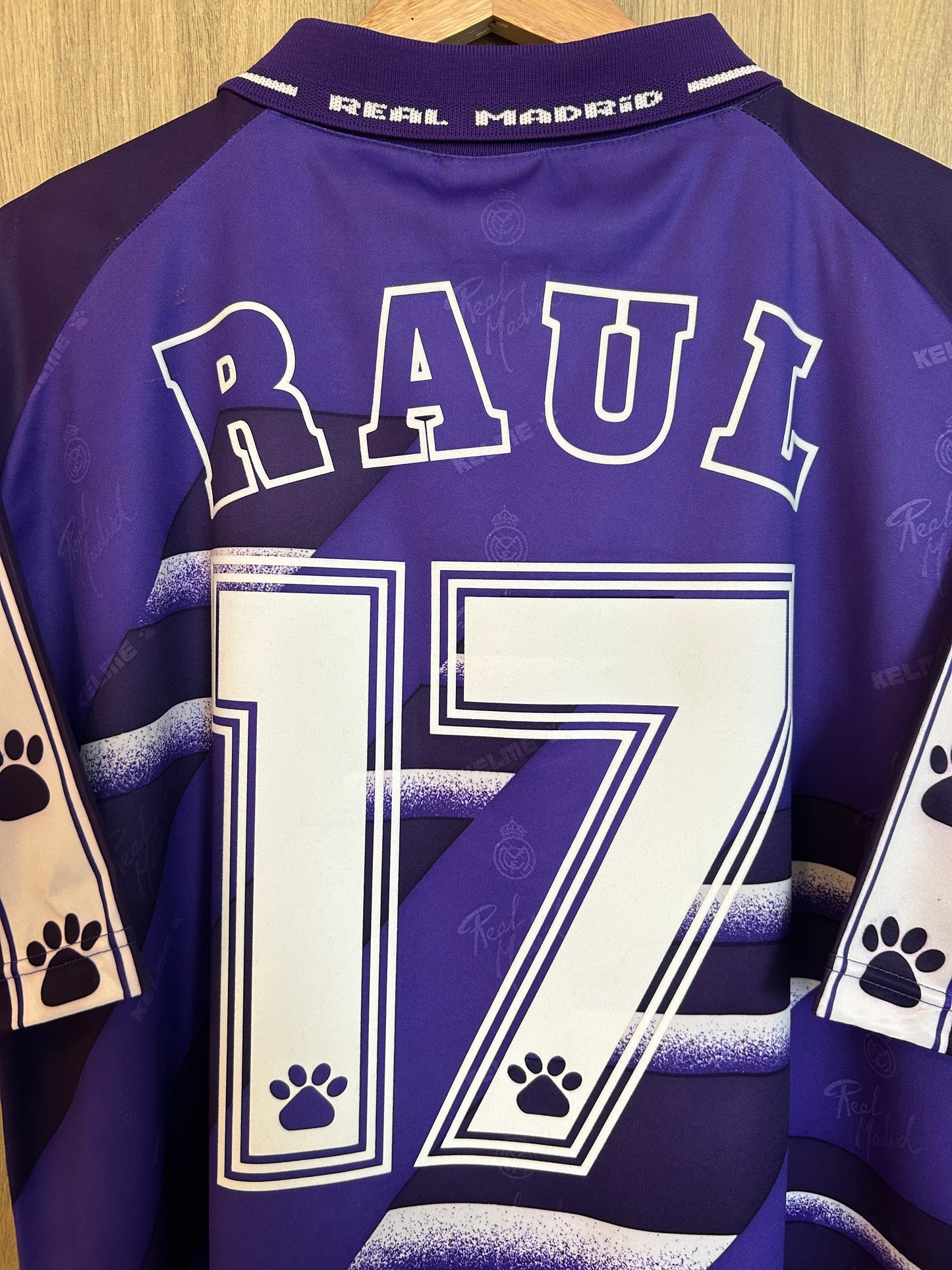 Real Madrid 1994-96 Away Shirt - Raul #17 - L