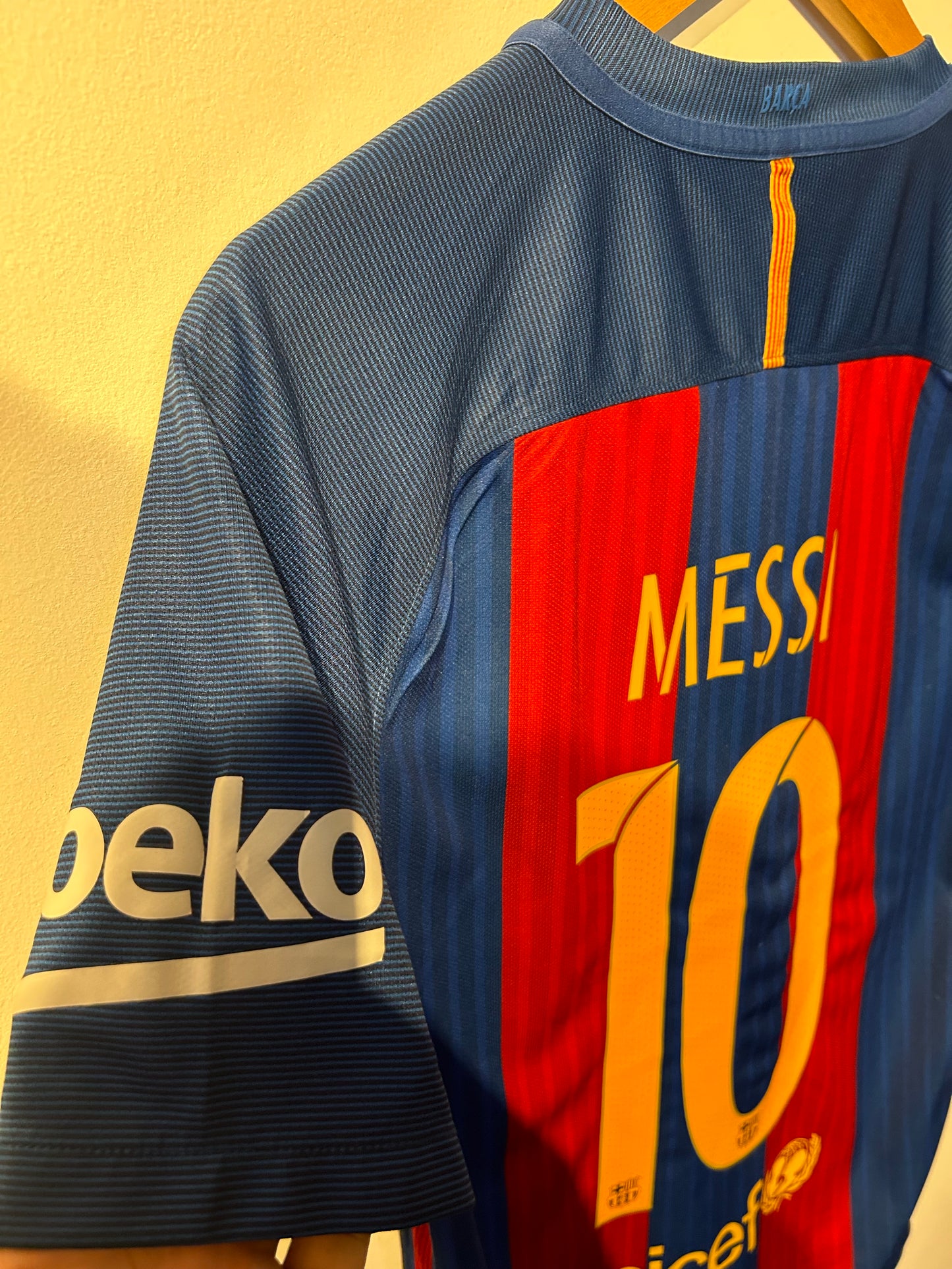 Barcelona 2016-17 Home Shirt - Messi #10 - S
