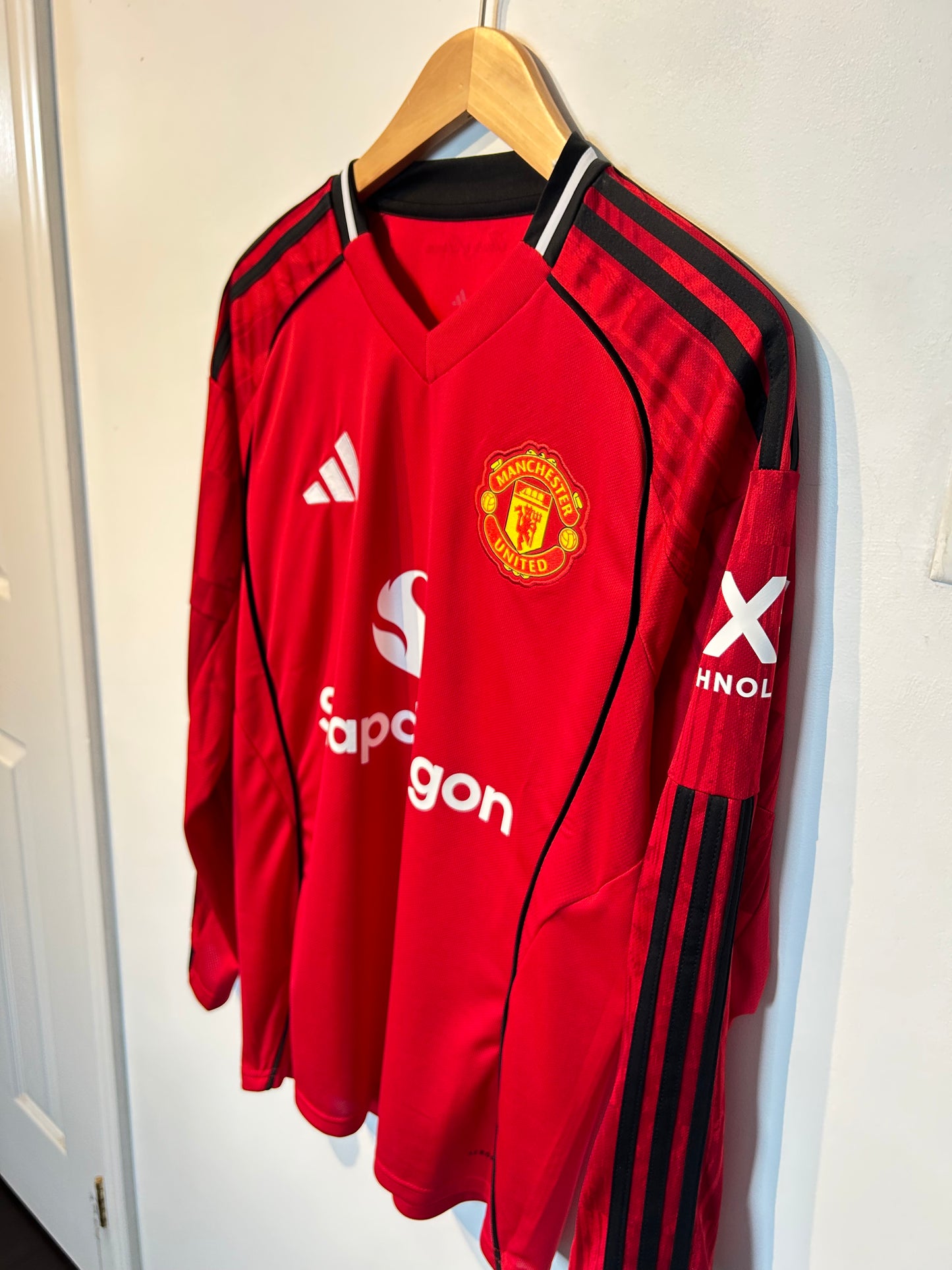 Manchester United 2025-26 Home Shirt L/S - B. Fernandes #8 - S BNWT