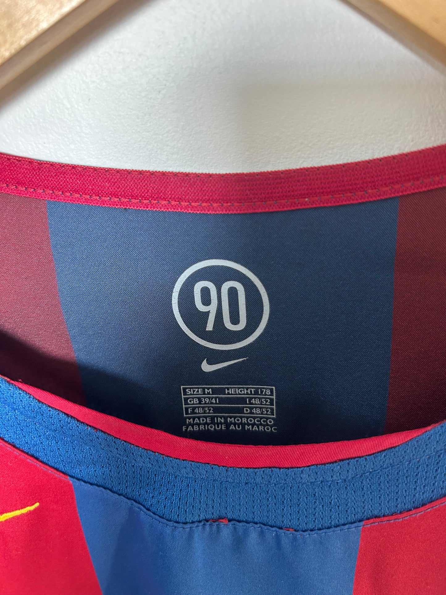 Barcelona 2004-05 Home Shirt - Ronaldinho #10 - M