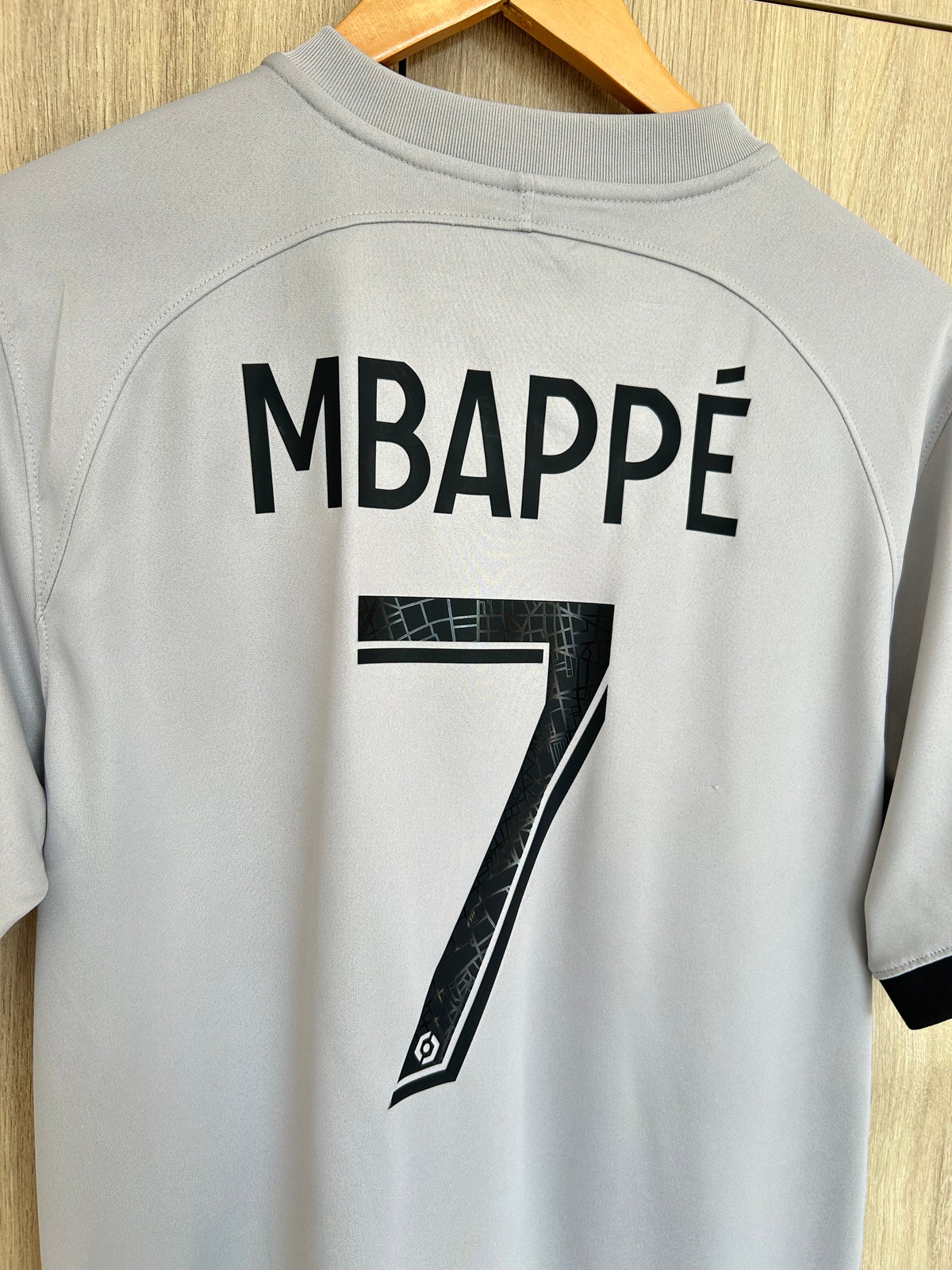 PSG 2022-23 Away Shirt - Mbappe #7 - M