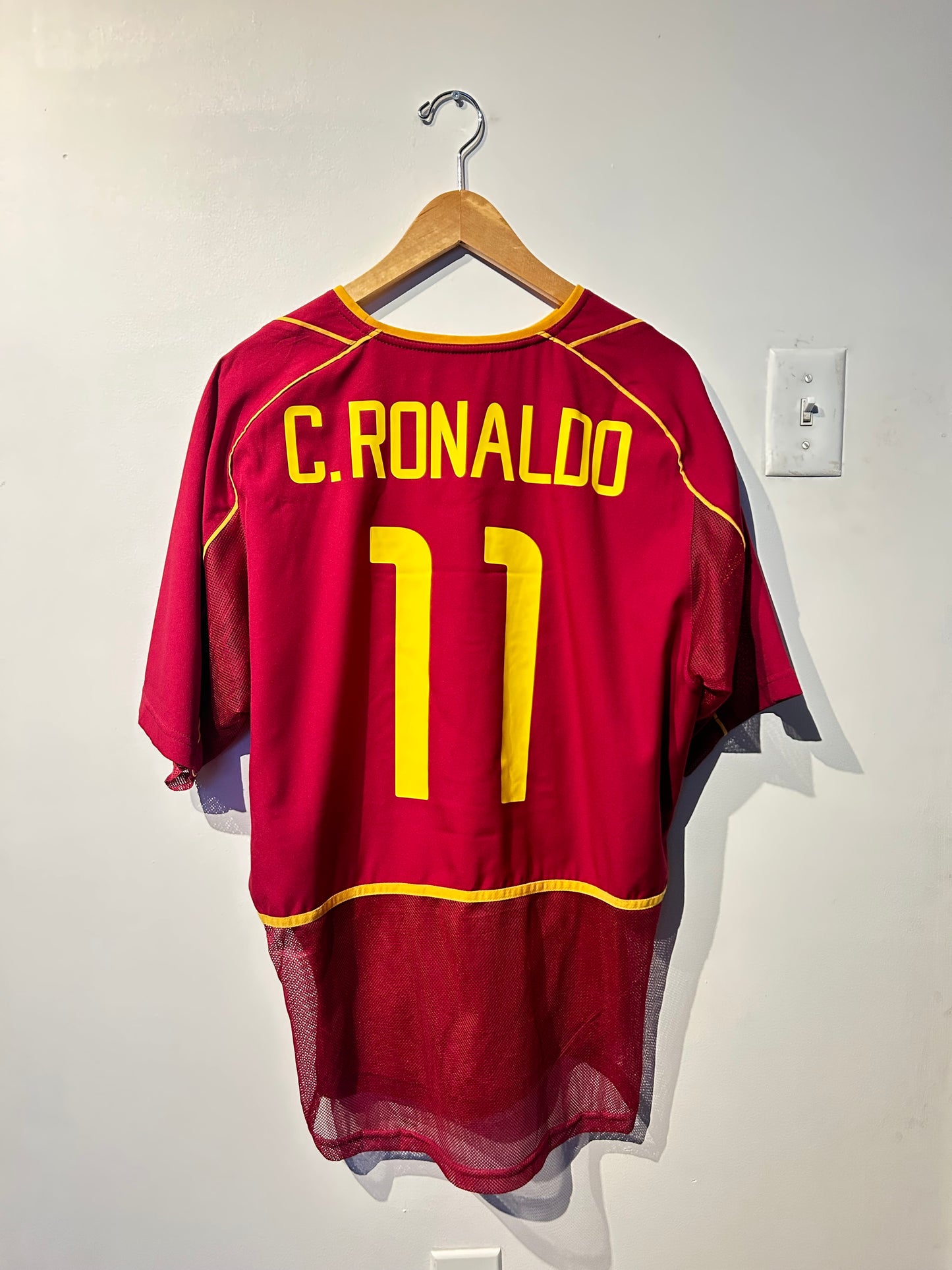 Portugal 2002-04 Home Shirt - C.Ronaldo #11 - L