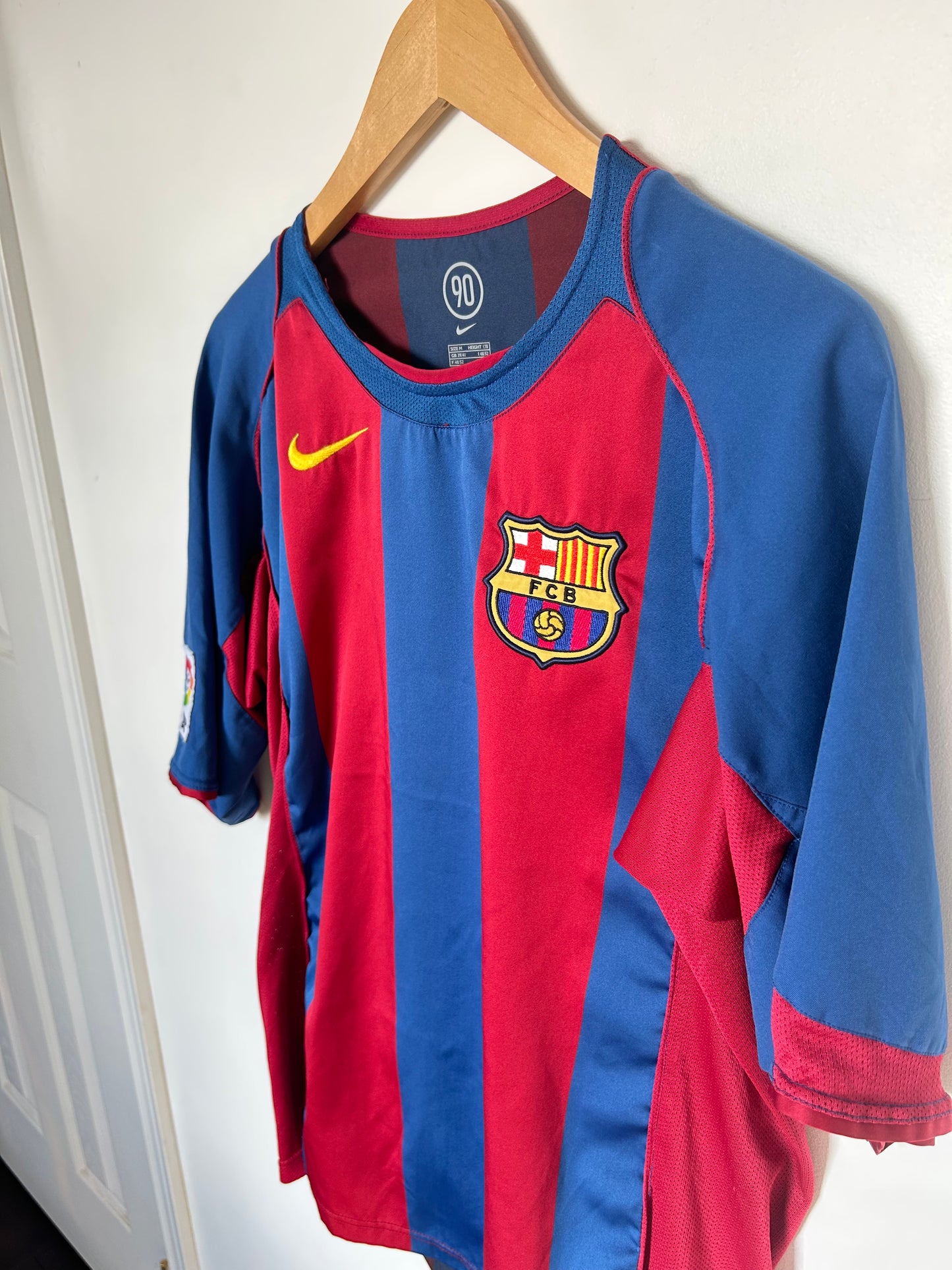 Barcelona 2004-05 Home Shirt - Ronaldinho #10 - M