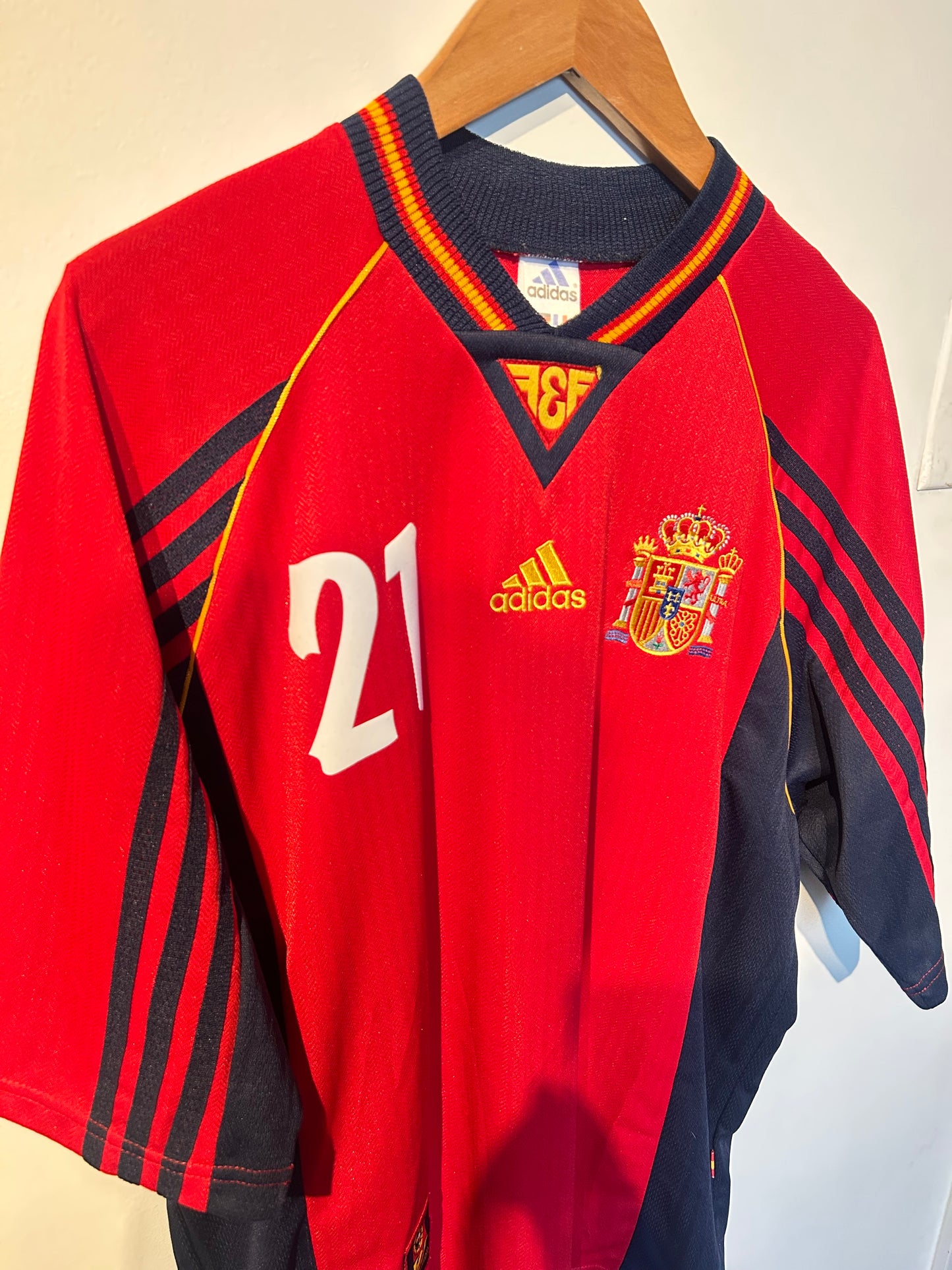 Spain 1998-99 Home Shirt - Enrique #21 - L
