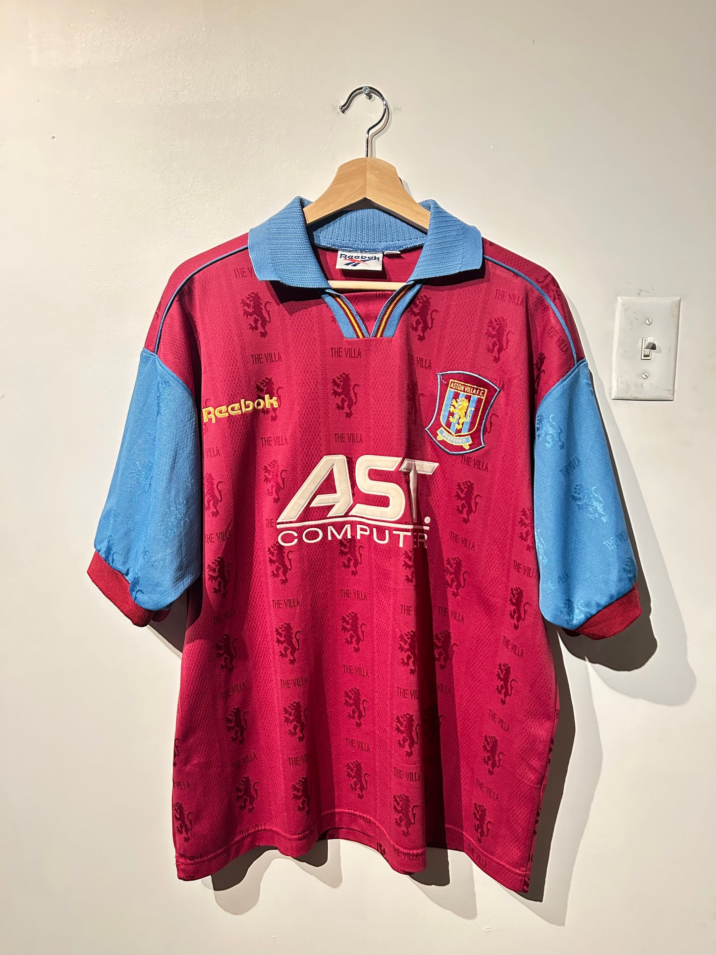 Aston Villa 1995-97 Home Shirt - Yorke #18 - L