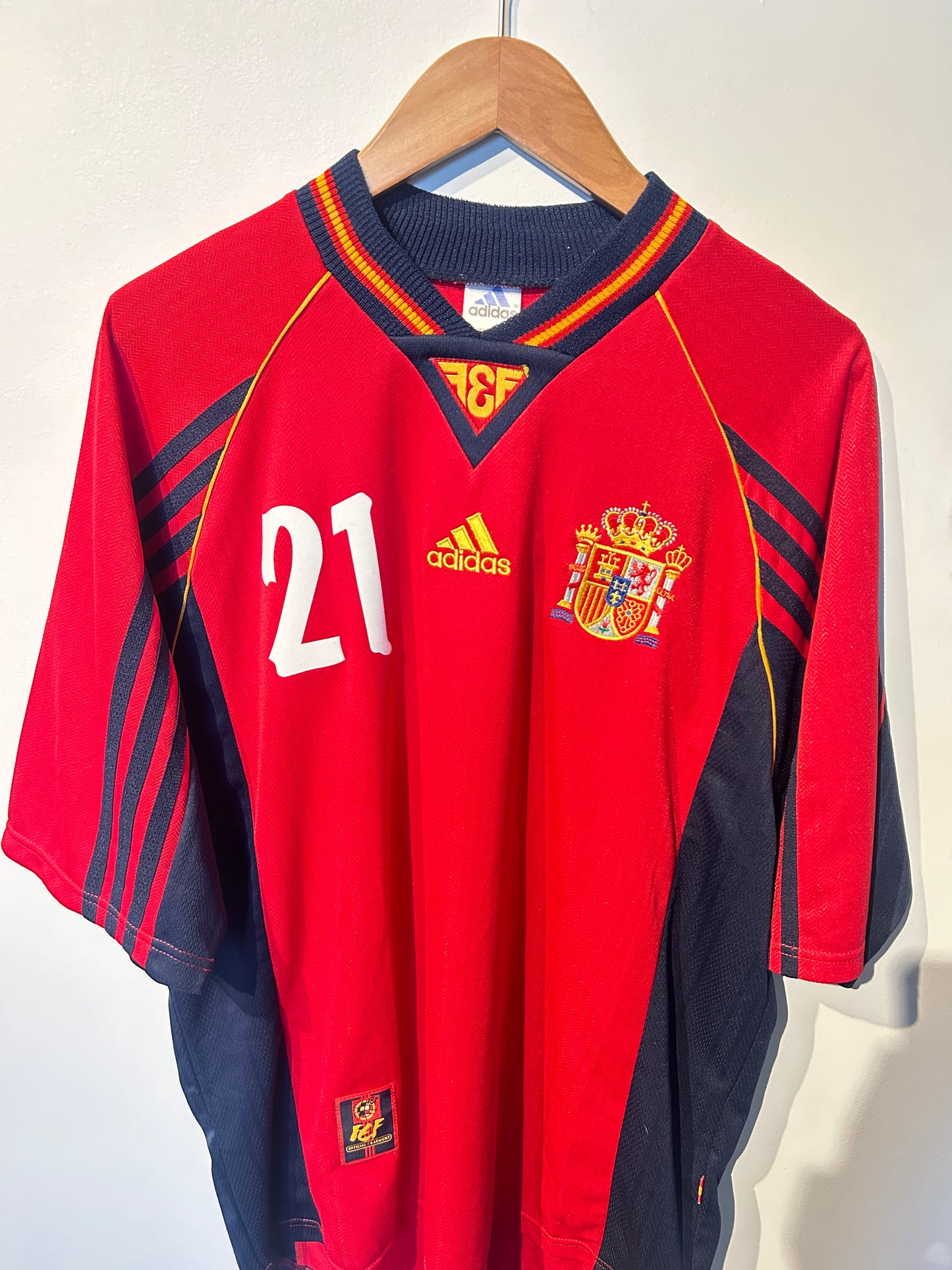 Spain 1998-99 Home Shirt - Enrique #21 - L