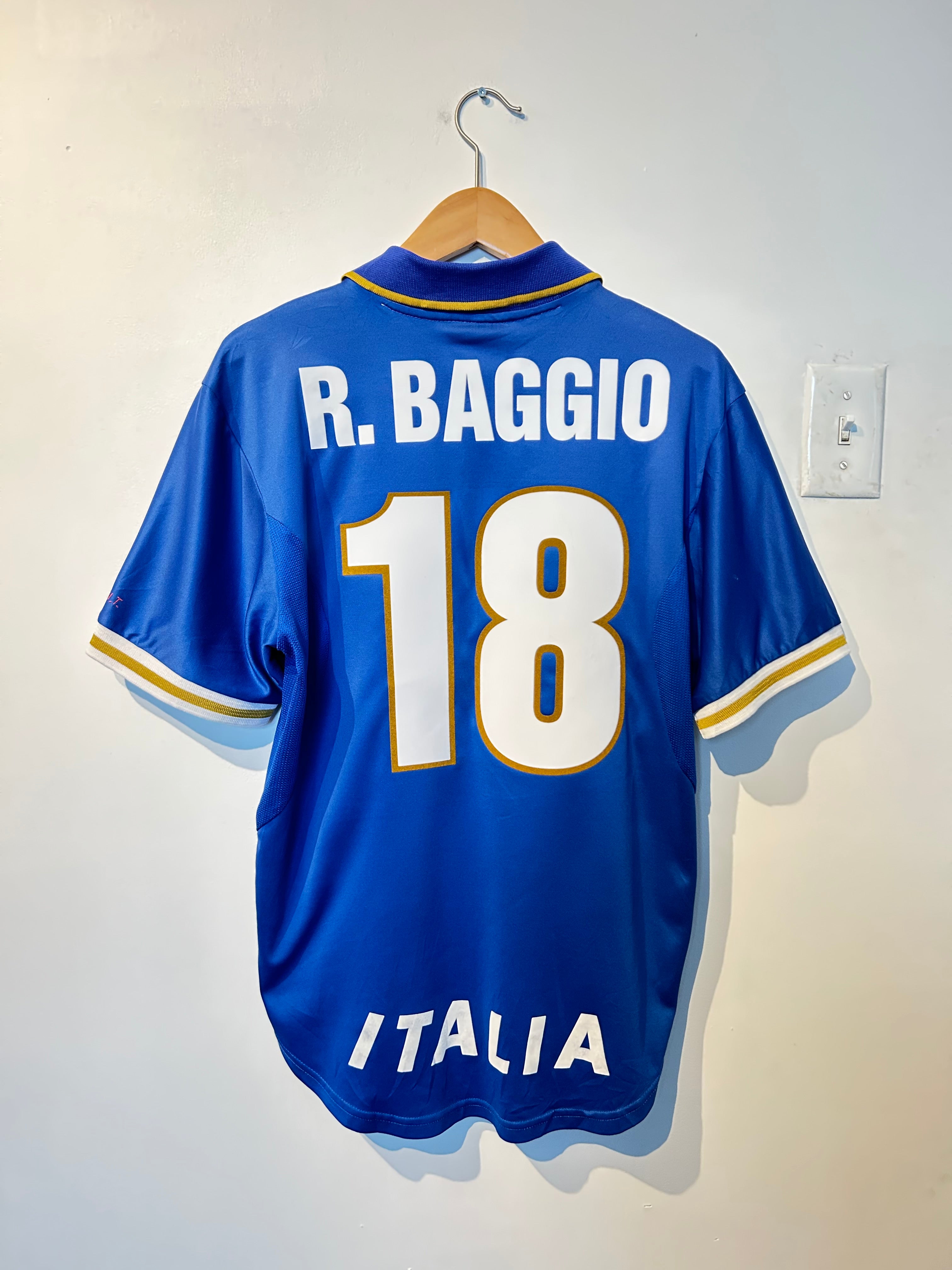 Italy 1996-97 Home Shirt - Baggio #18 - M – Football Heaven