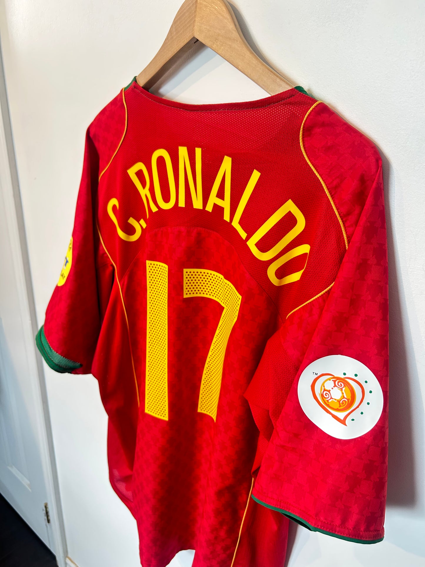 Portugal 2004-06 Home Shirt - C. Ronaldo #17 - XL