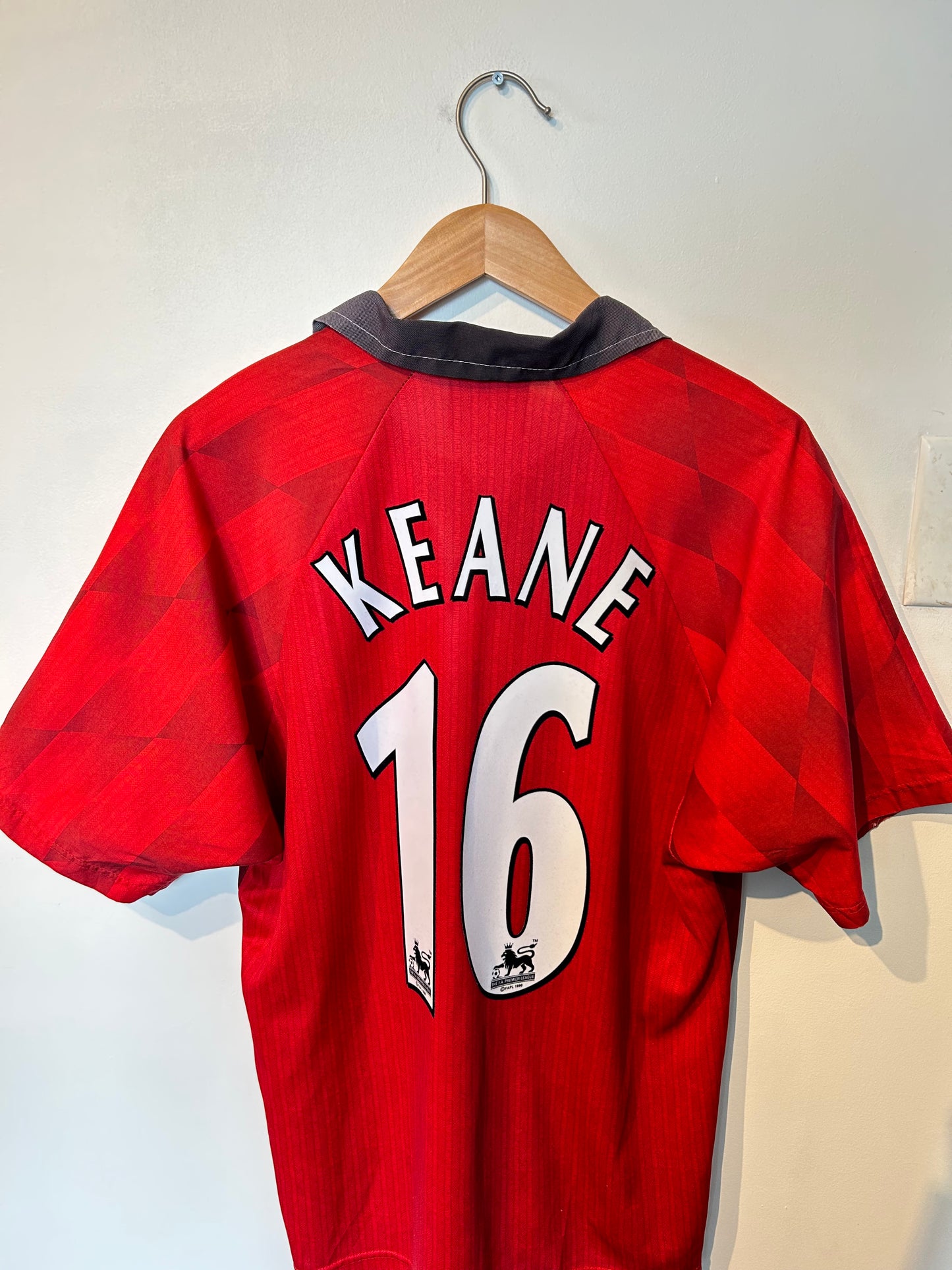 Manchester United 1996-98 Home Shirt - Keane #16 - M