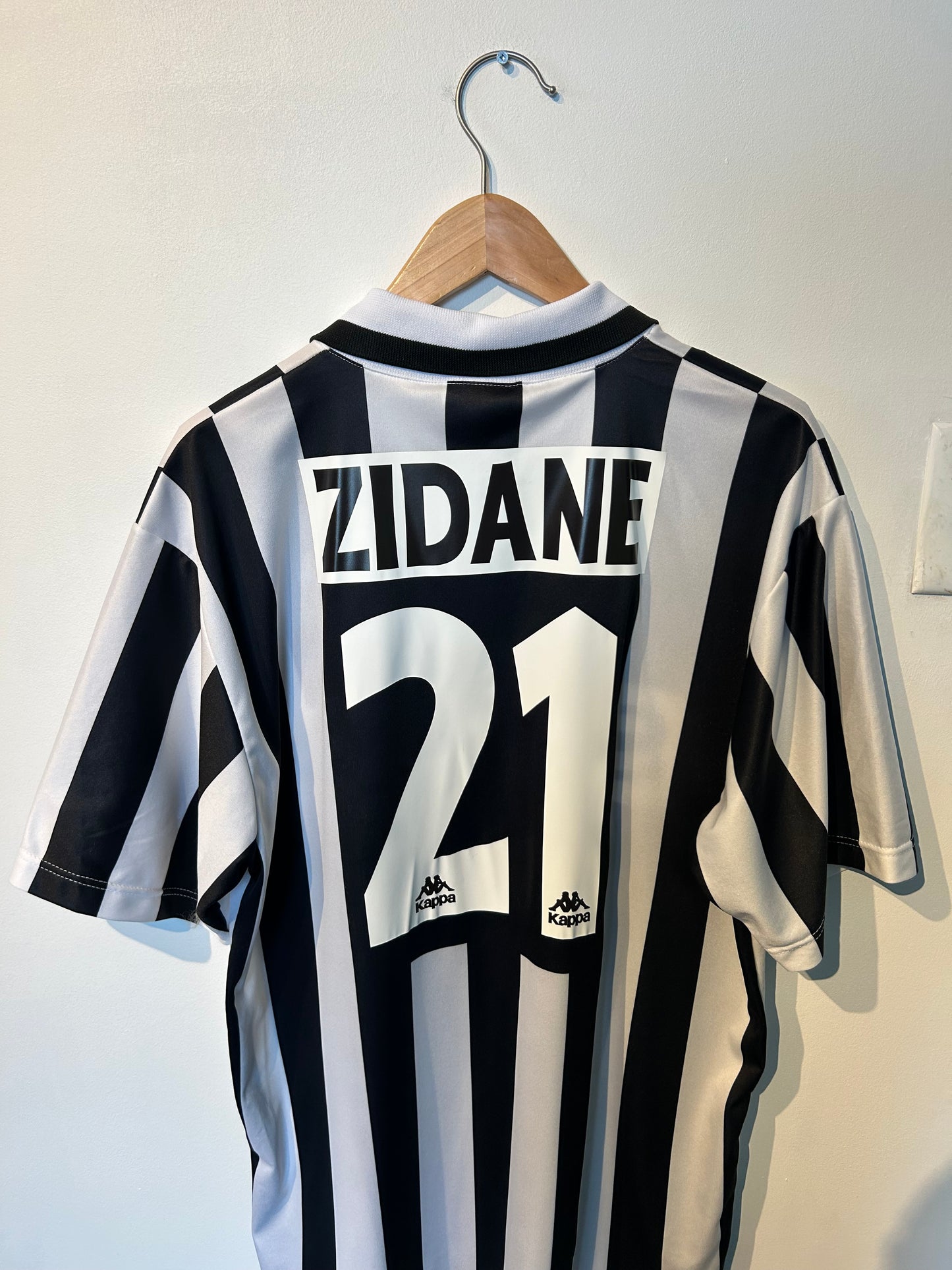 Juventus 1995-97 Home Shirt - Zidane #21 - XL