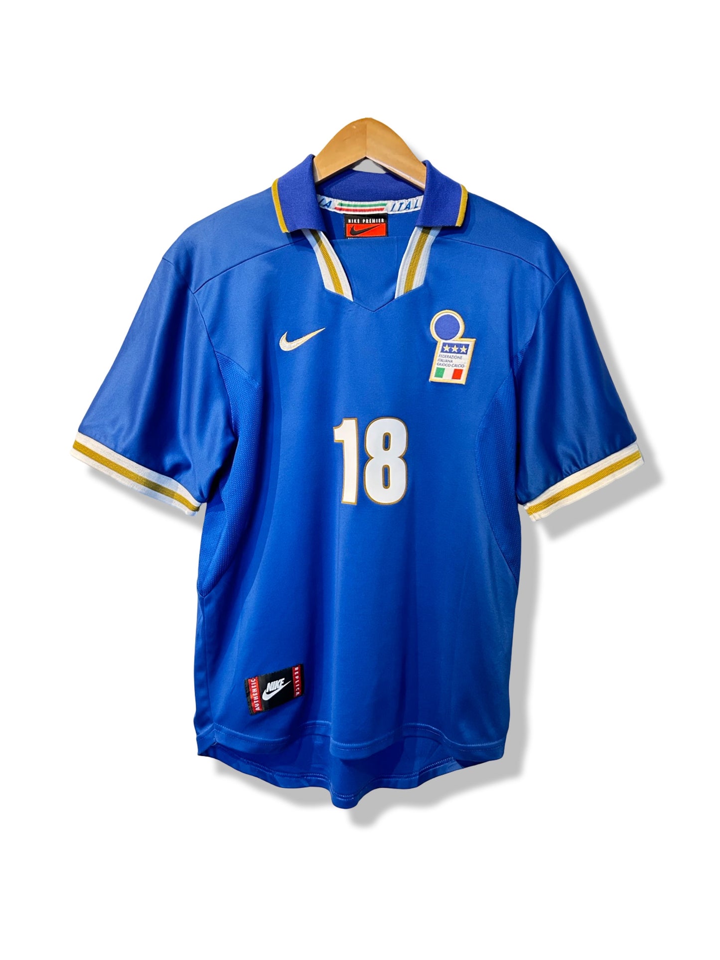 Italy 1996-97 Home Shirt - Baggio #18 - M