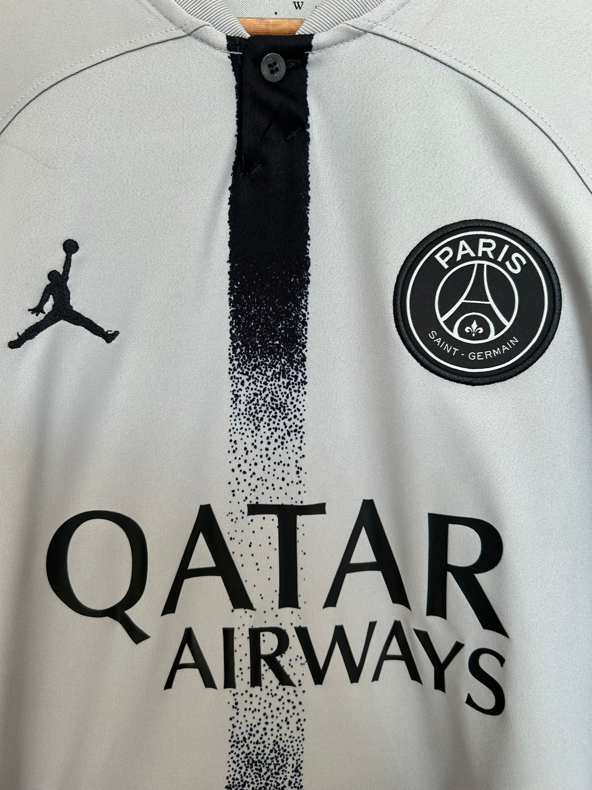 PSG 2022-23 Away Shirt - Mbappe #7 - M