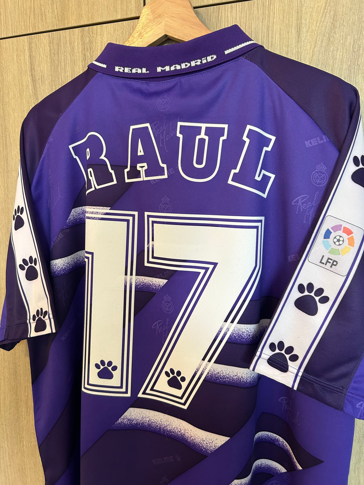 Real Madrid 1994-96 Away Shirt - Raul #17 - L