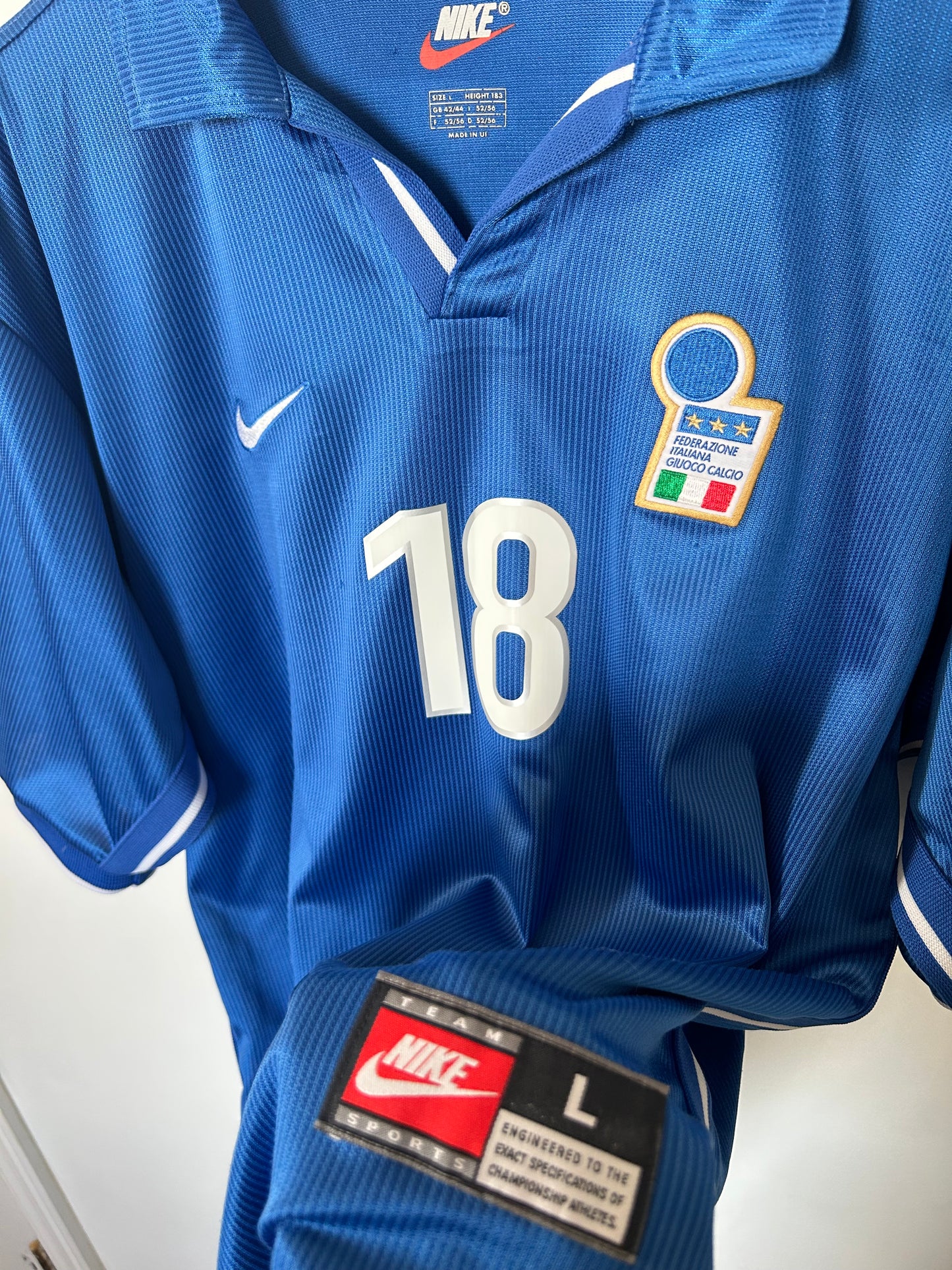 Italy 1997-98 Home Shirt - Baggio R. #18 - L
