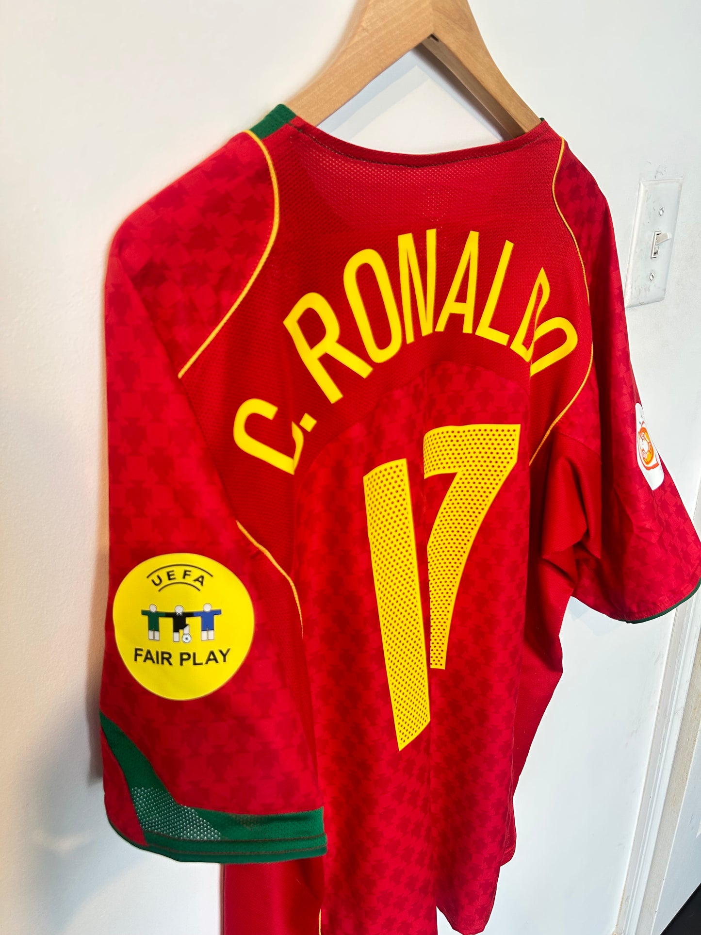 Portugal 2004-06 Home Shirt - C. Ronaldo #17 - XL