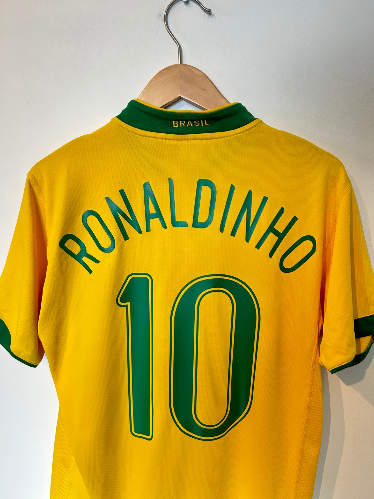 Brazil 2006-08 Home Shirt - Ronaldinho #10 - M