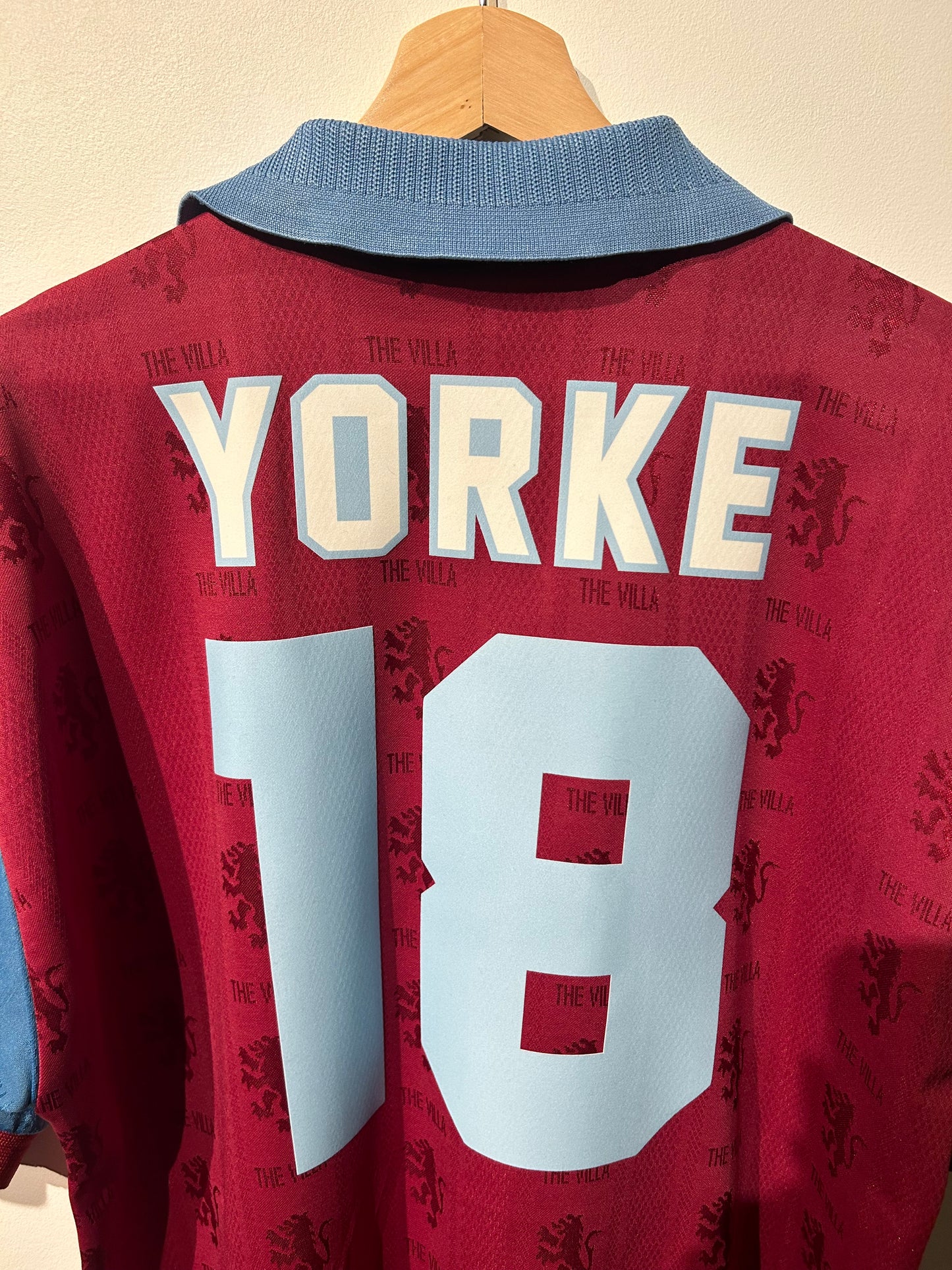 Aston Villa 1995-97 Home Shirt - Yorke #18 - L