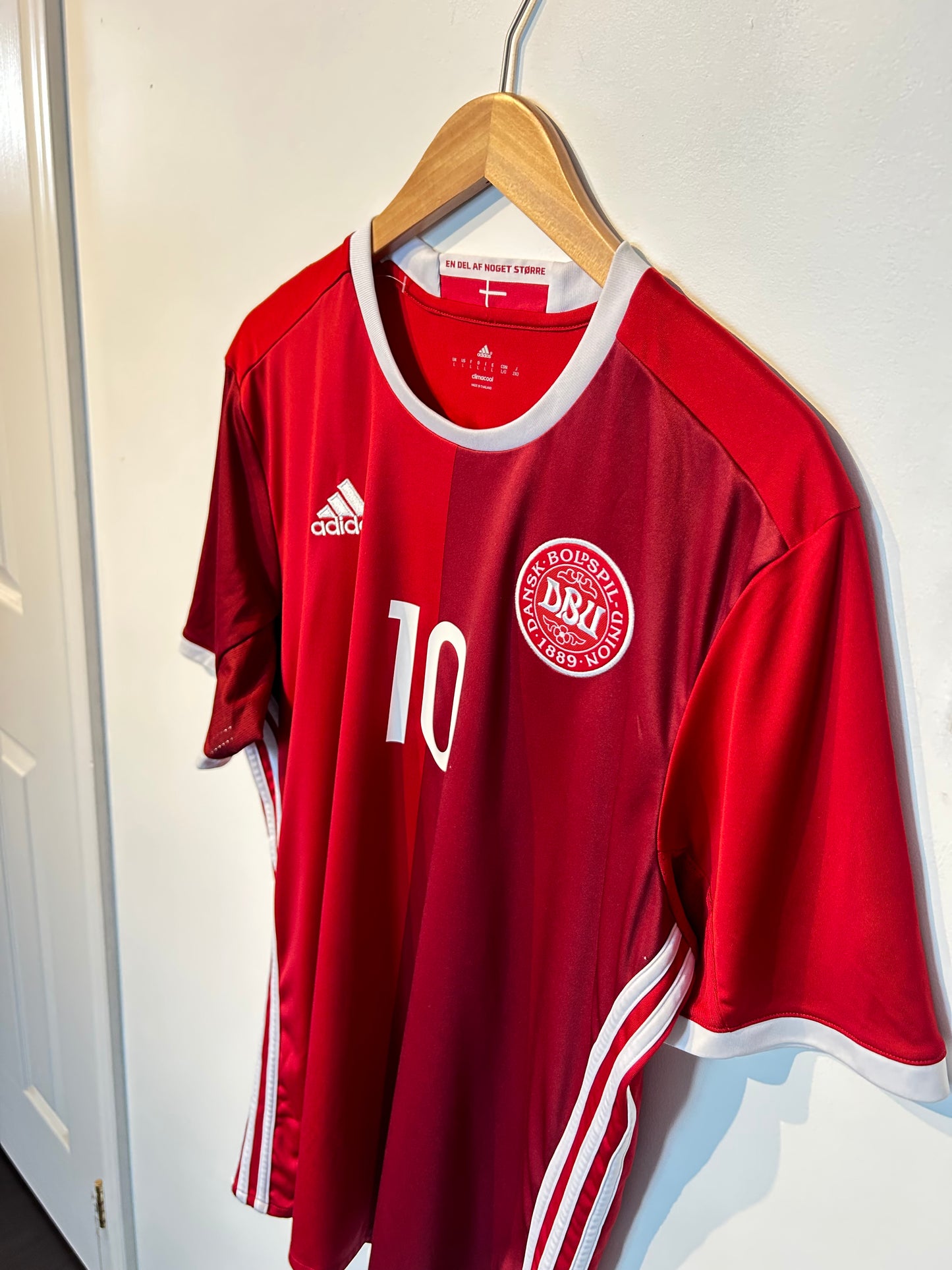 Denmark 2015-16 Home Shirt - Eriksen #10 - L