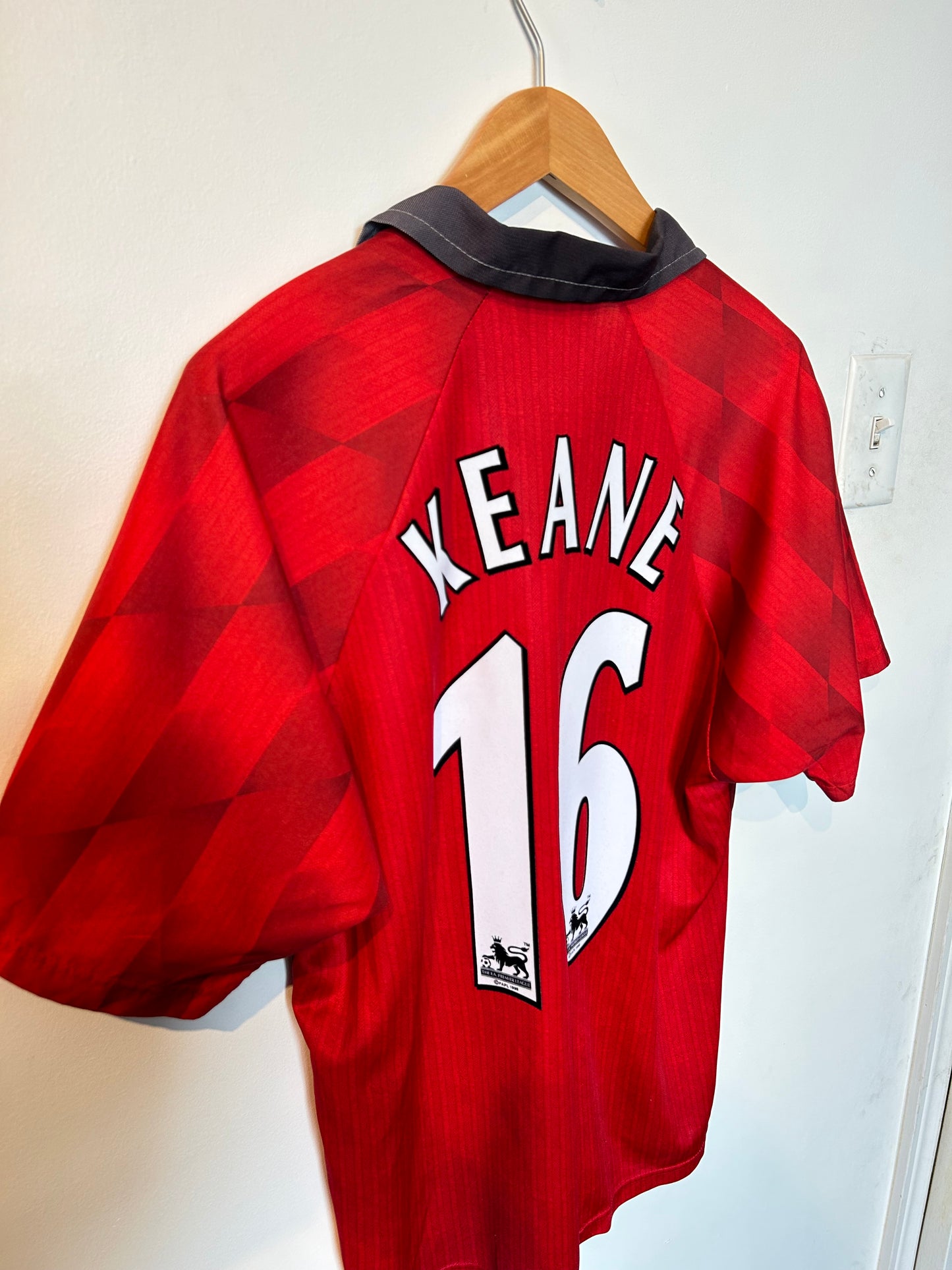 Manchester United 1996-98 Home Shirt - Keane #16 - M