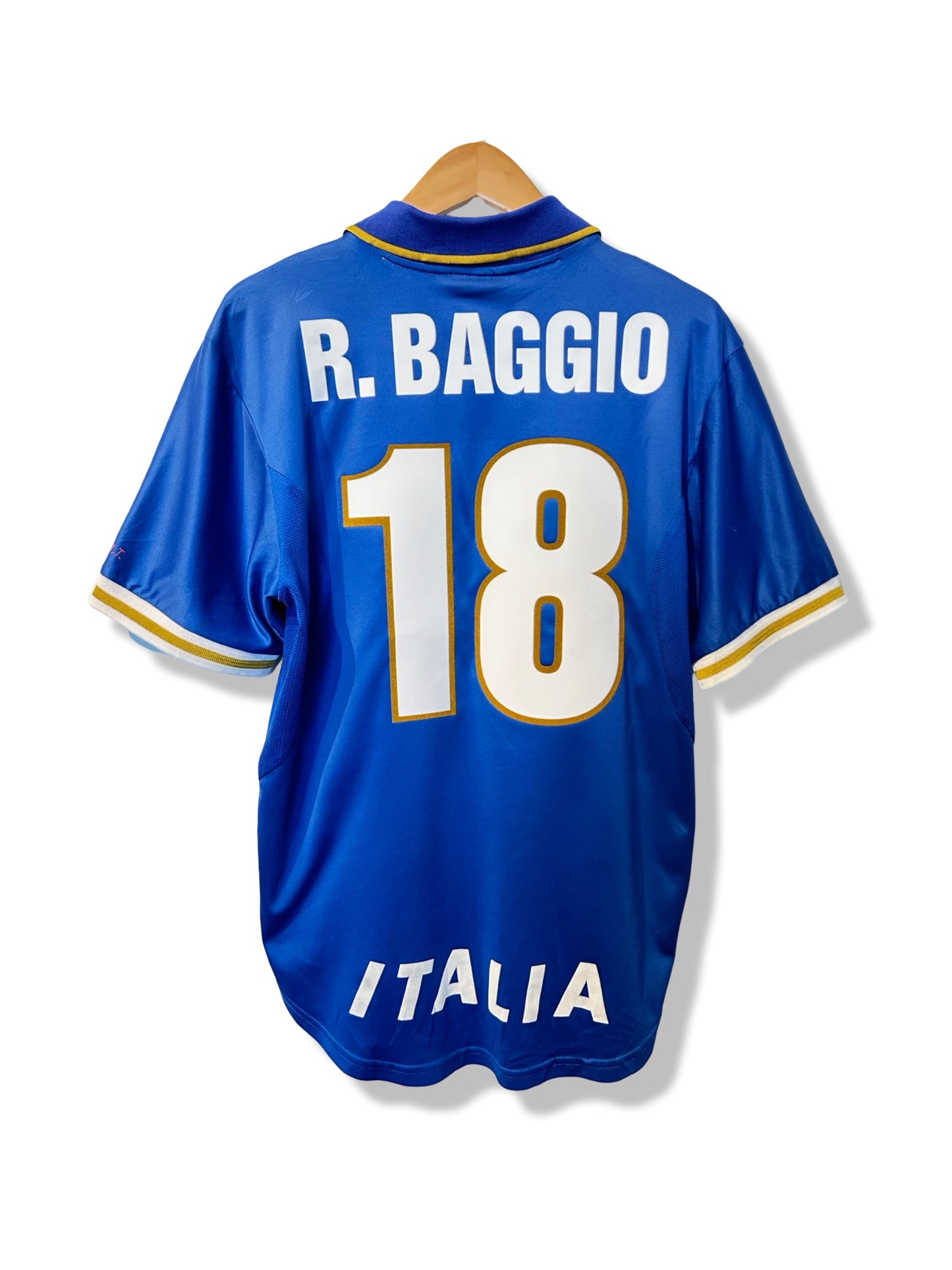 Italy 1996-97 Home Shirt - Baggio #18 - M