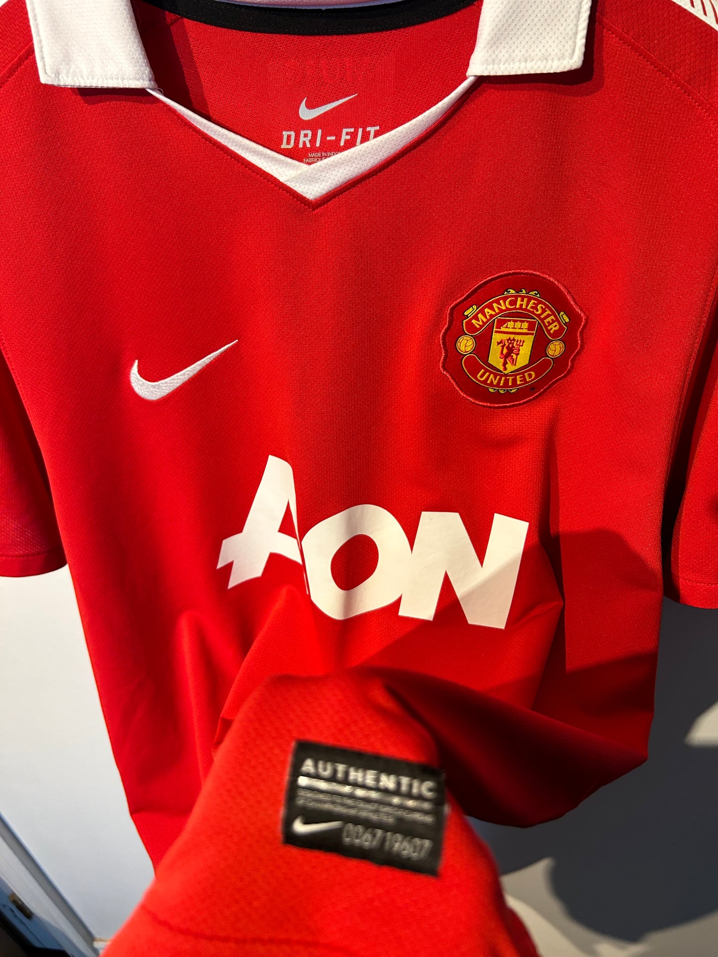 Manchester United 2010-11 Home Shirt - Berbatov #9 - L
