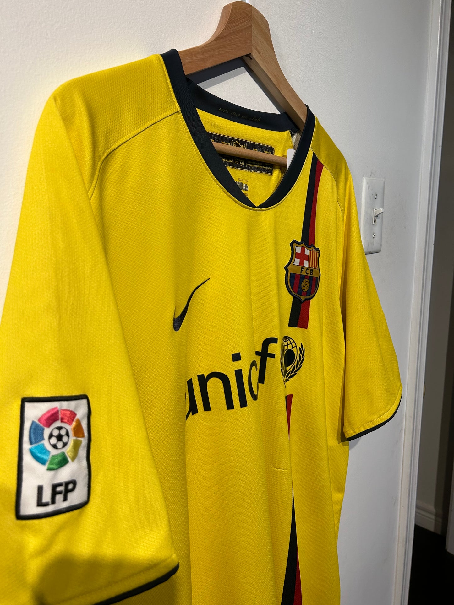 Barcelona 2008-09 Away Shirt - A.Iniesta #8 - XL