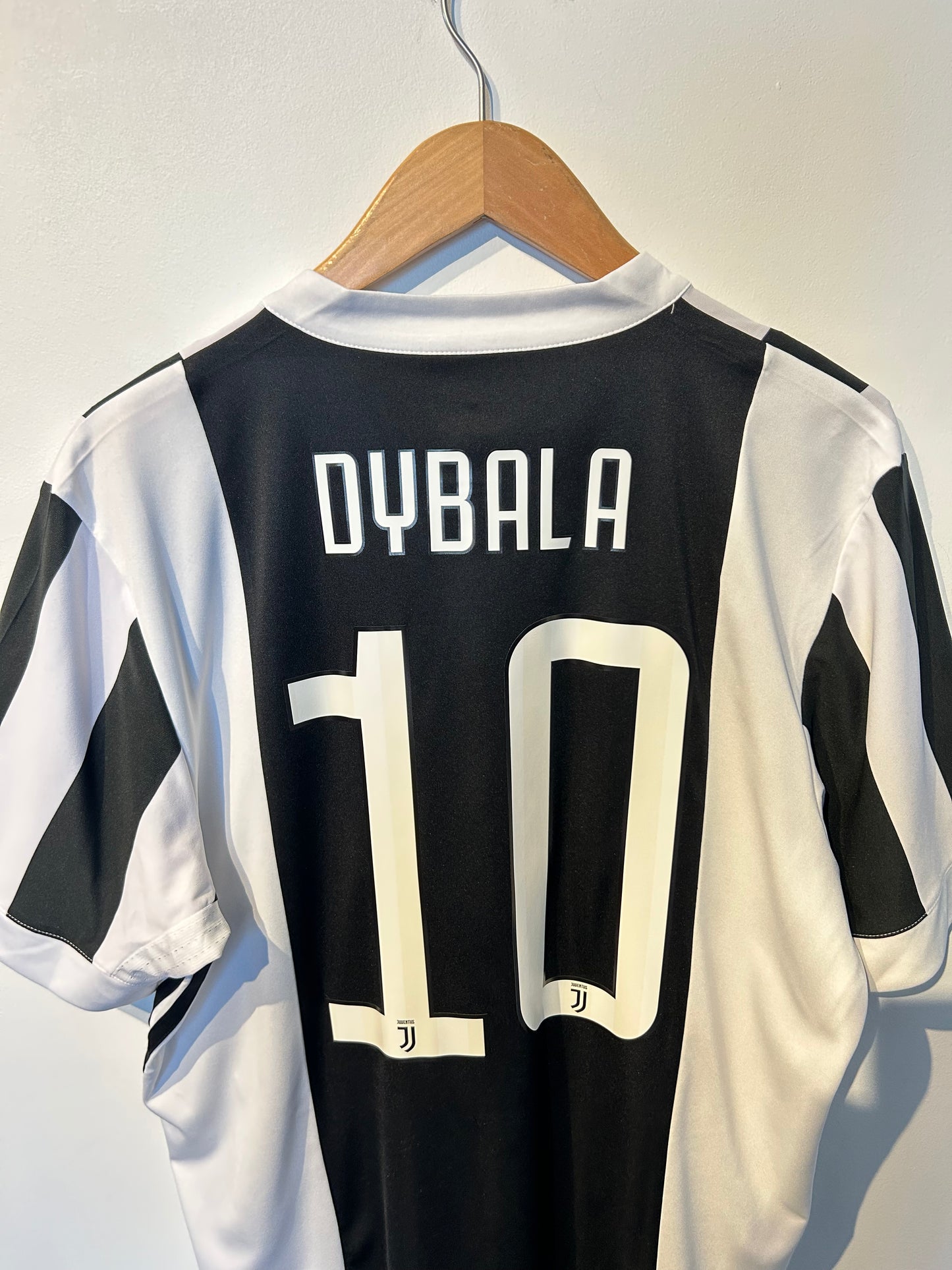 Juventus 2017-18 Home Shirt - Dybala #10 - L