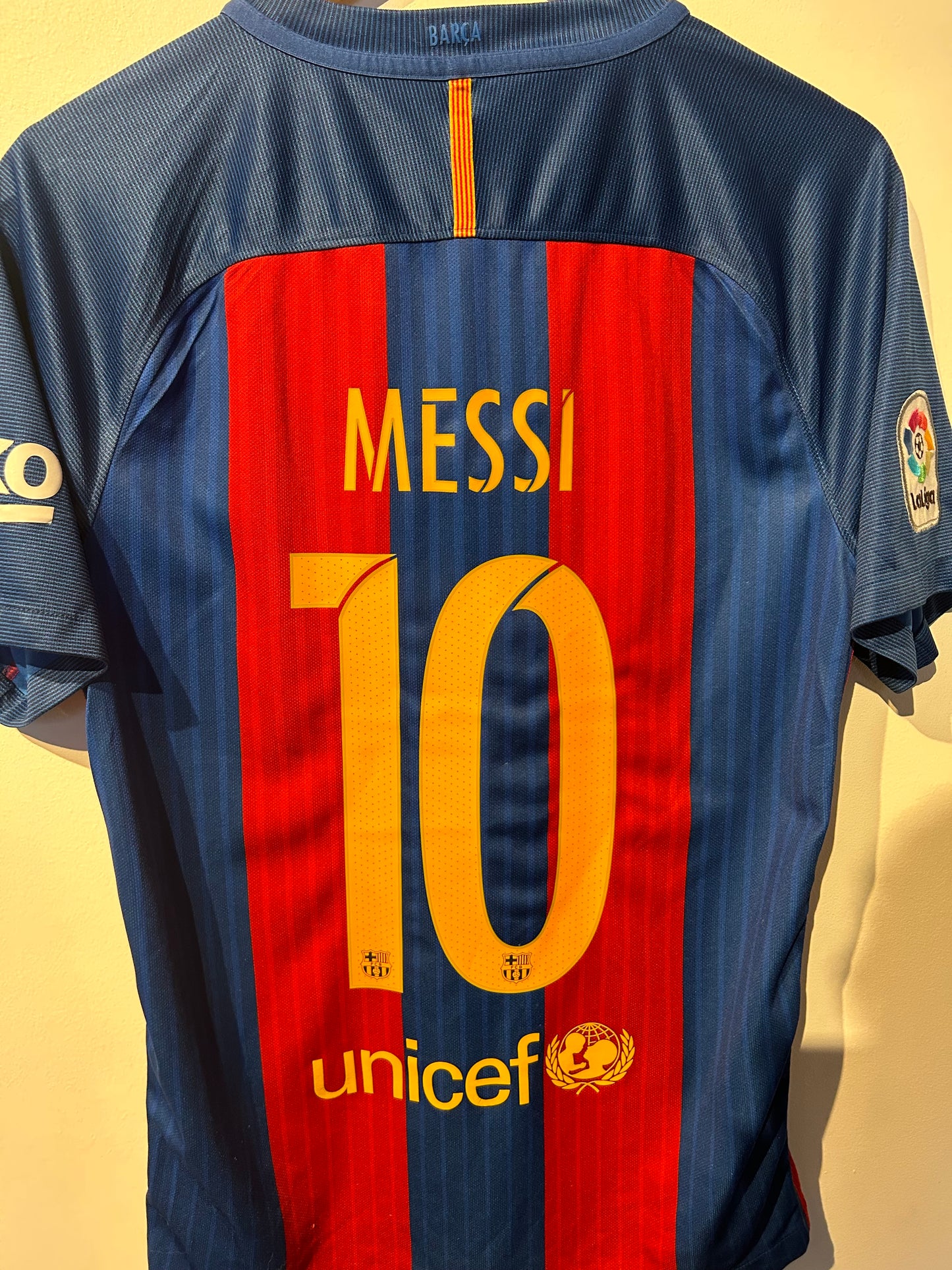 Barcelona 2016-17 Home Shirt - Messi #10 - S