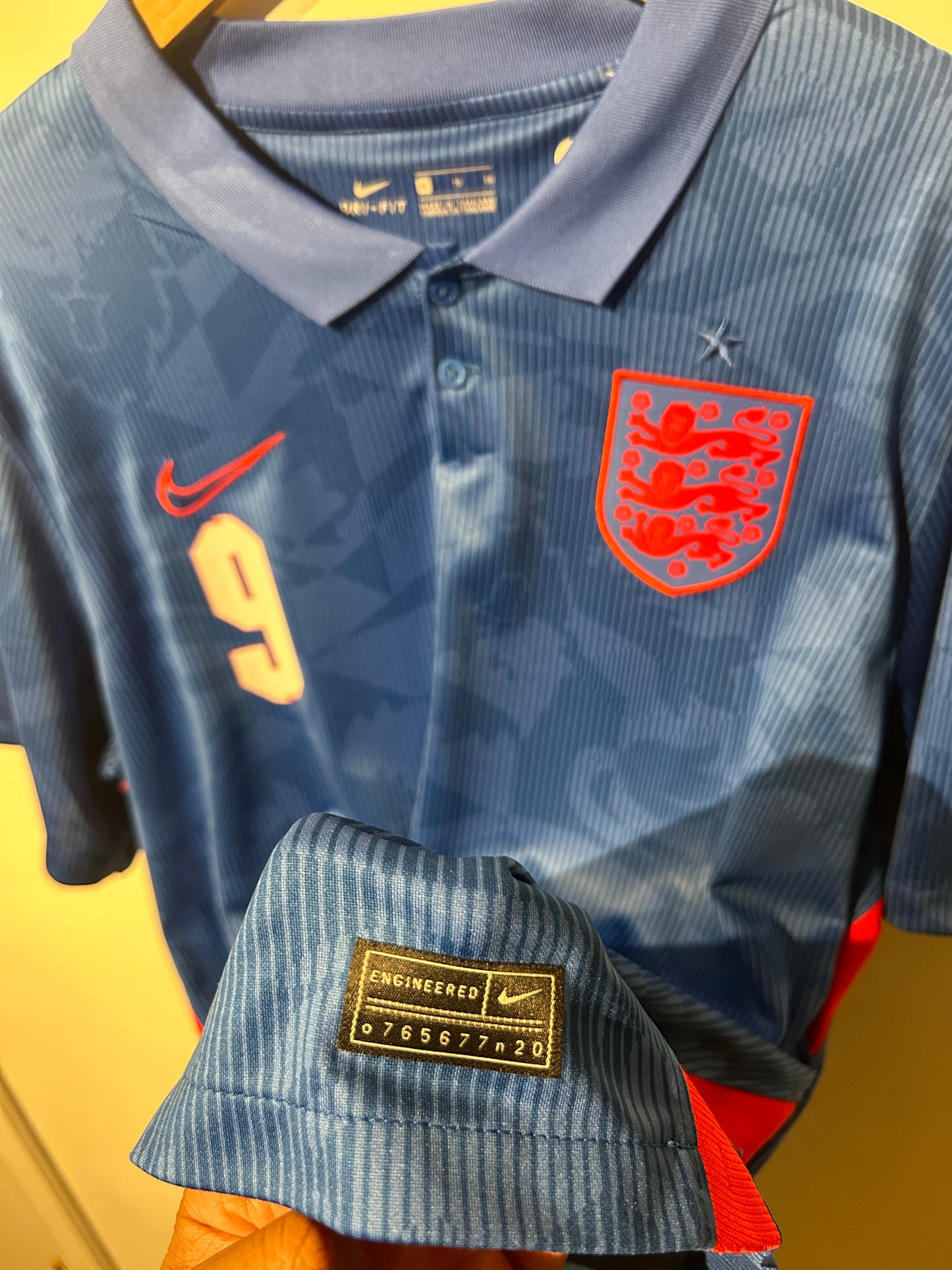 England 2020-21 Away Shirt - Kane #9 - XL
