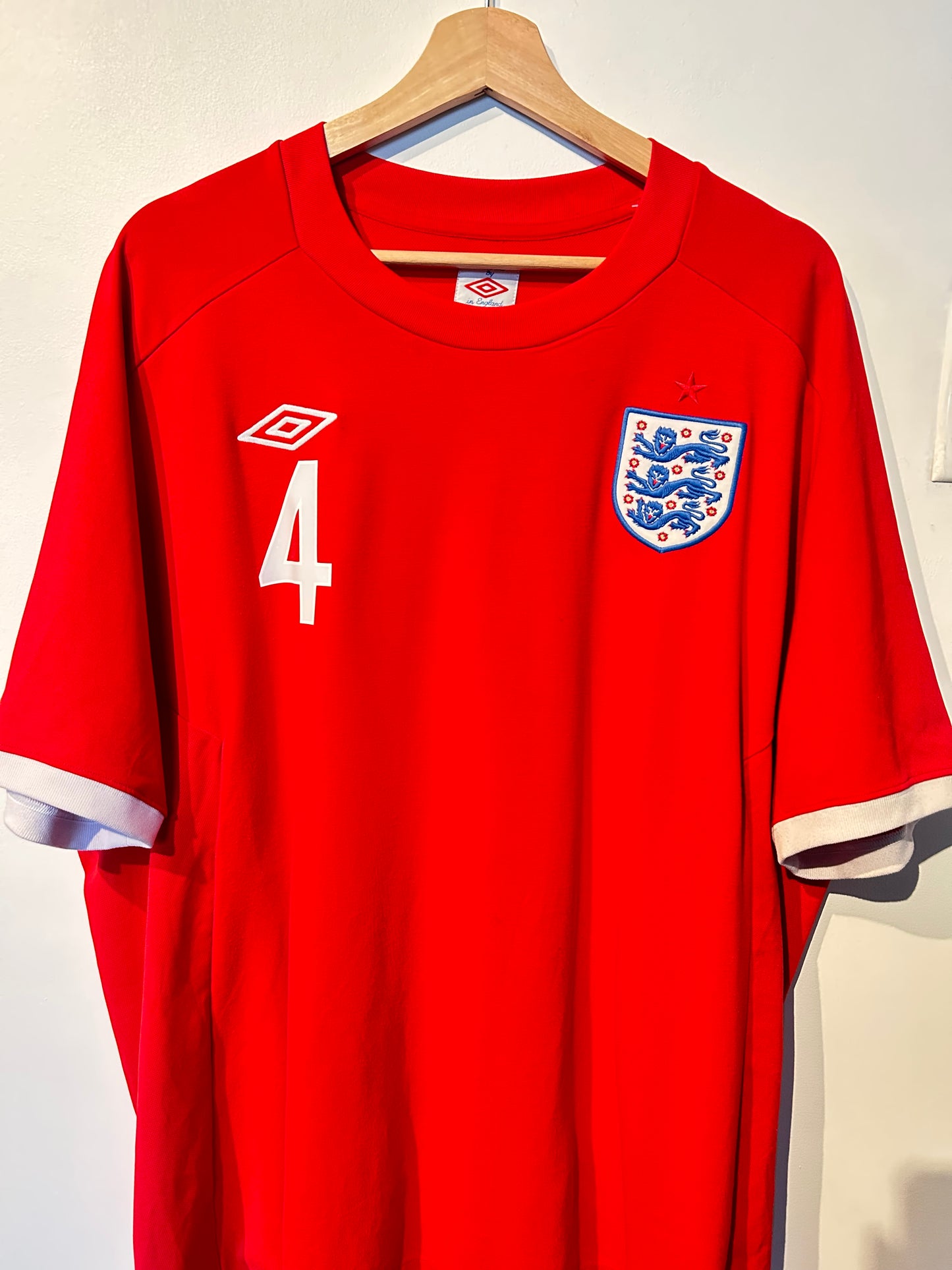 England 2010-11 Away Shirt - Gerrard #4 - L