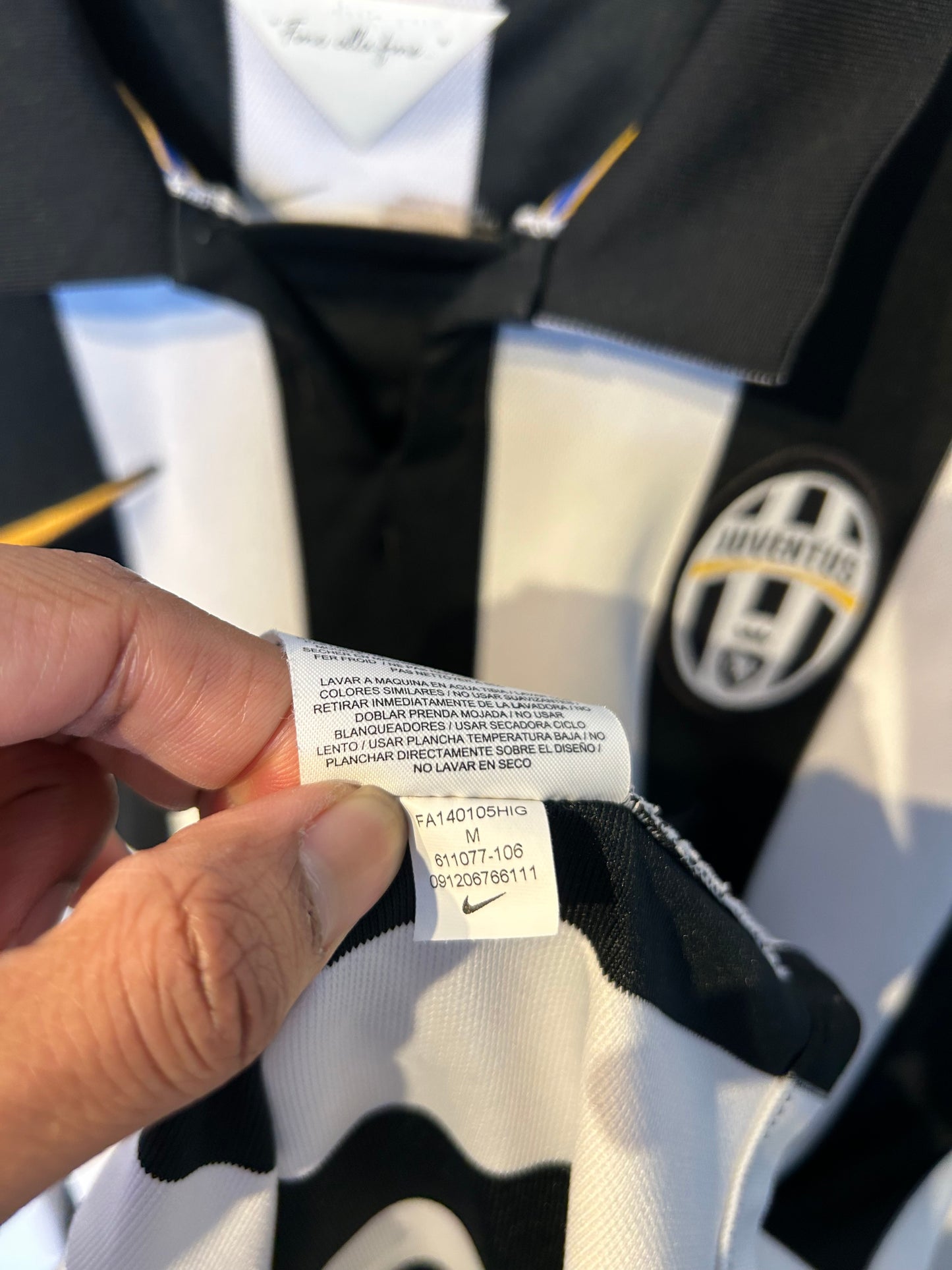 Juventus 2014-15 Home Shirt - Pogba #6 - M