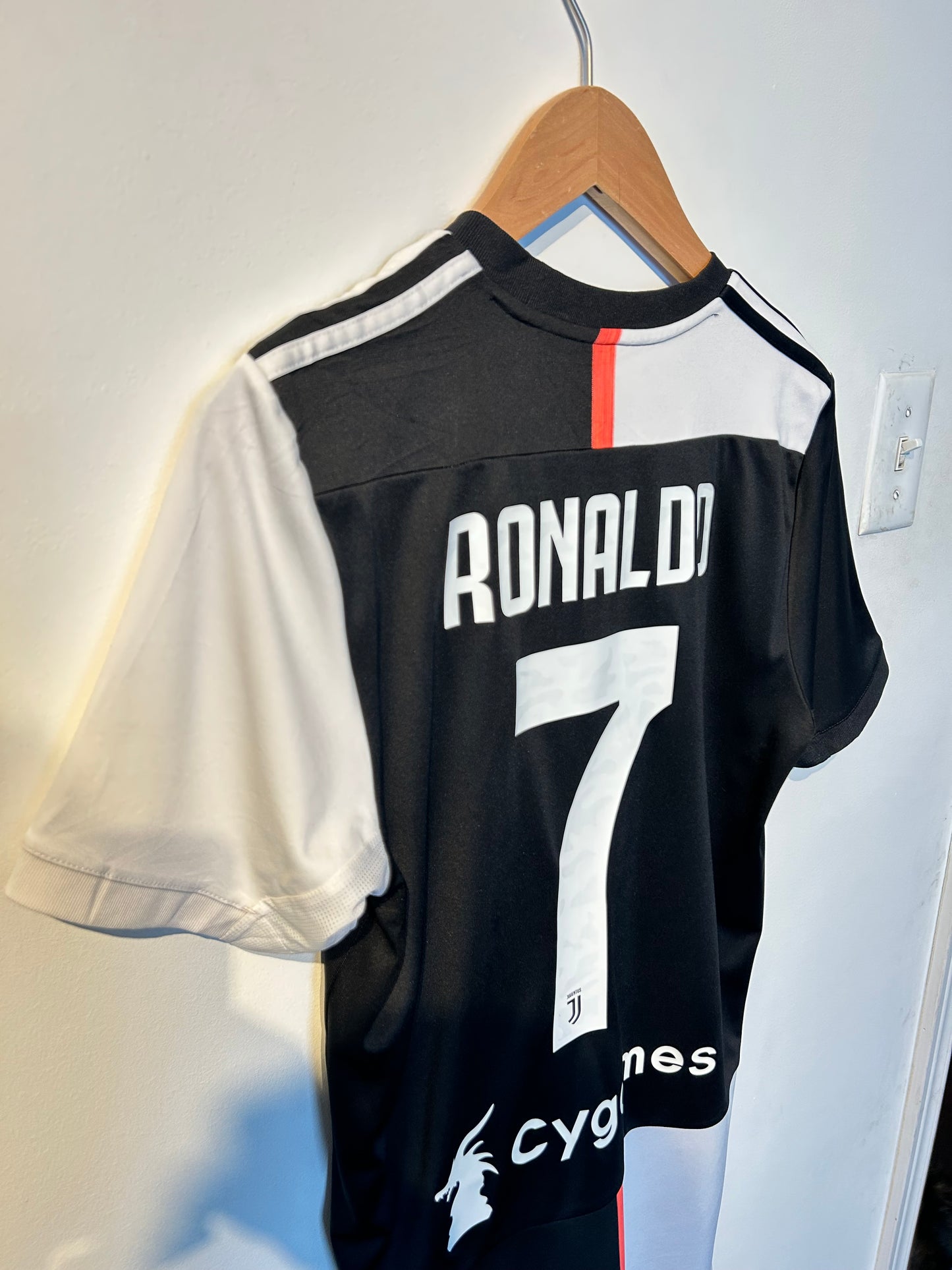 Juventus 2019-20 Home Shirt - Ronaldo #7 - S