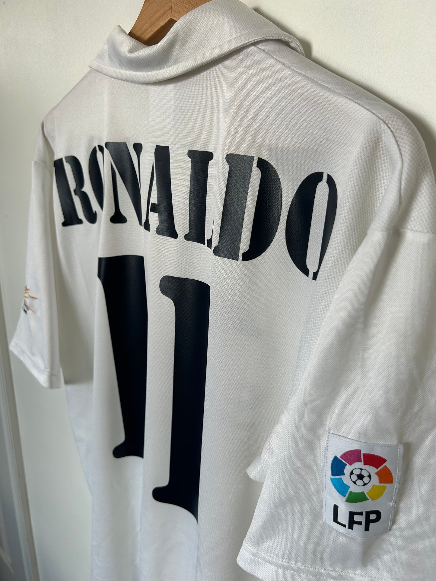 Real Madrid 2002-03 Home Shirt - Ronaldo #11 - M