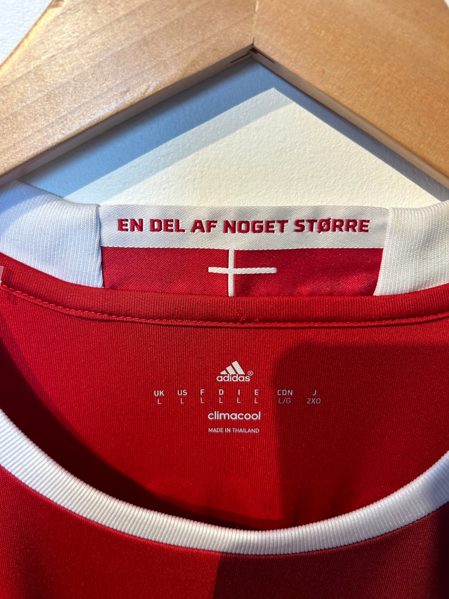 Denmark 2015-16 Home Shirt - Eriksen #10 - L
