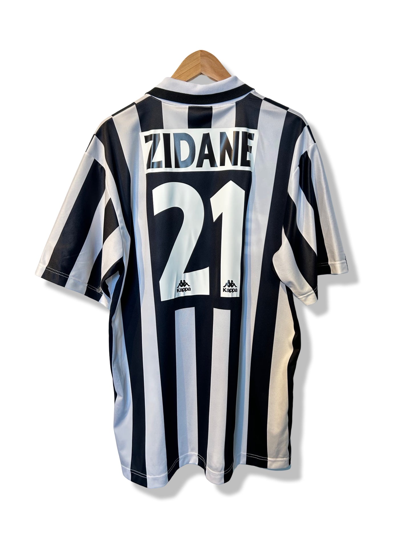 Juventus 1995-97 Home Shirt - Zidane #21 - XL