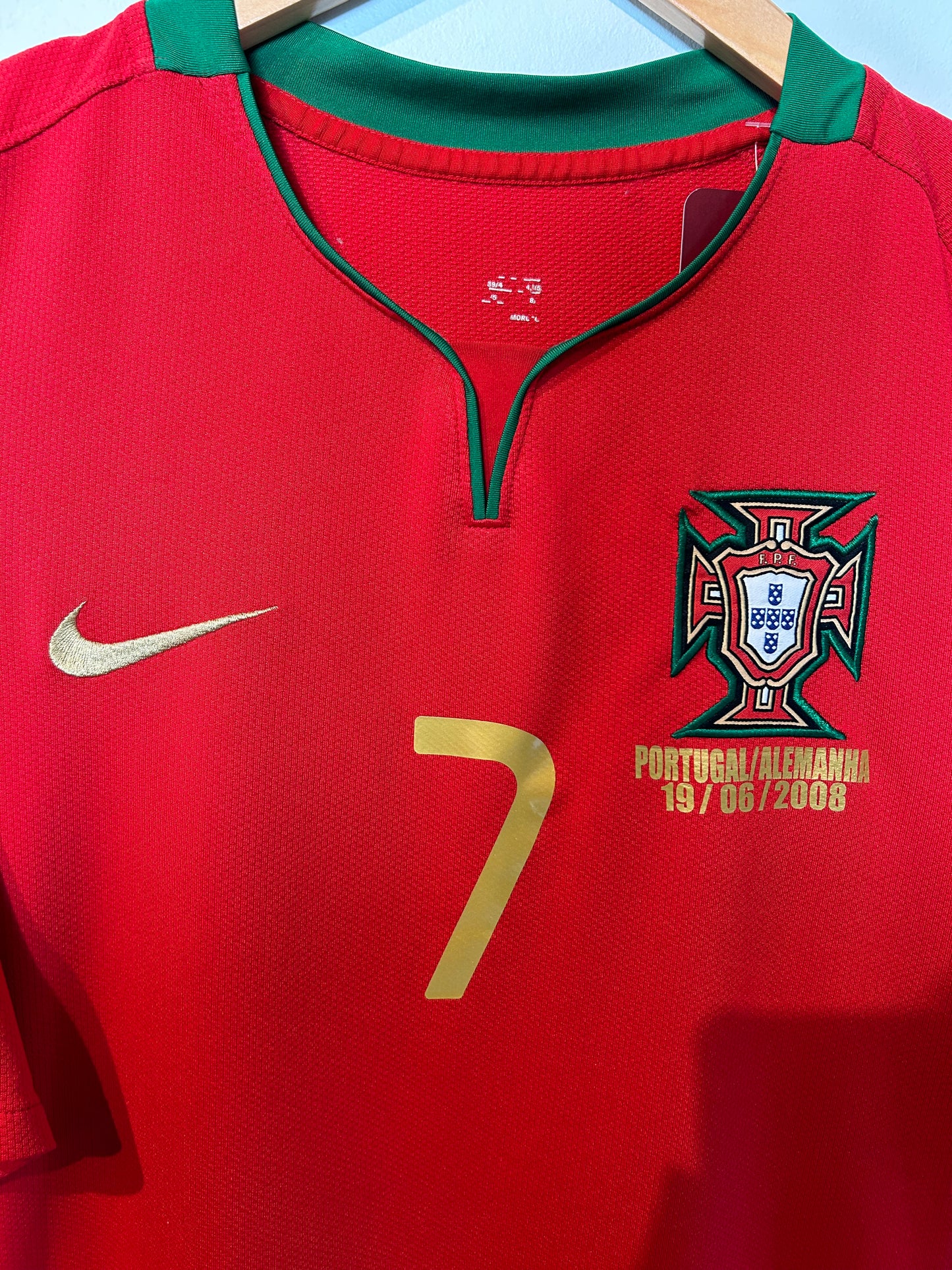 Portugal 2008-10 Home Shirt - Ronaldo #7 - M