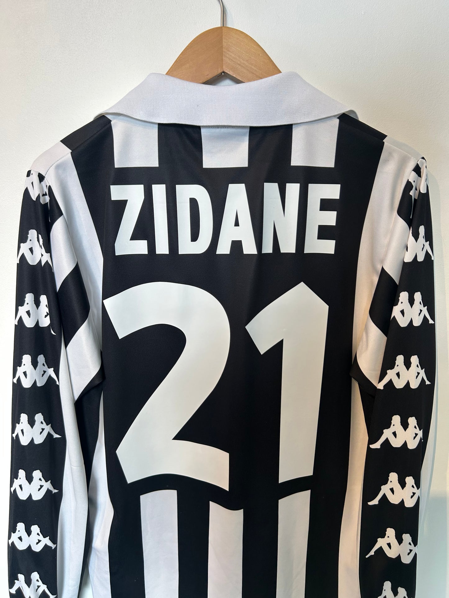 Juventus 1999-00 Home Shirt L/S - Zidane #21 - S