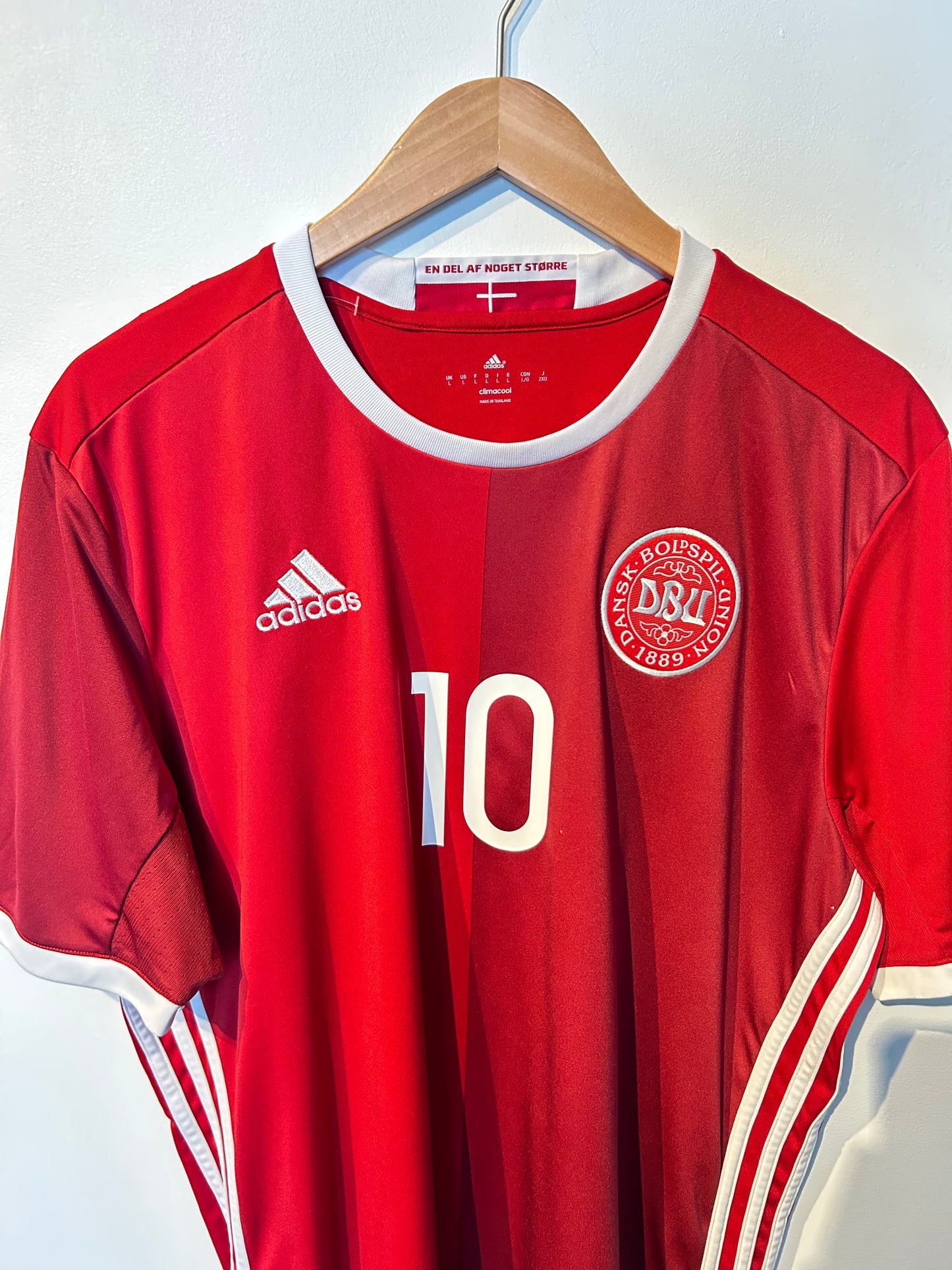 Denmark 2015-16 Home Shirt - Eriksen #10 - L