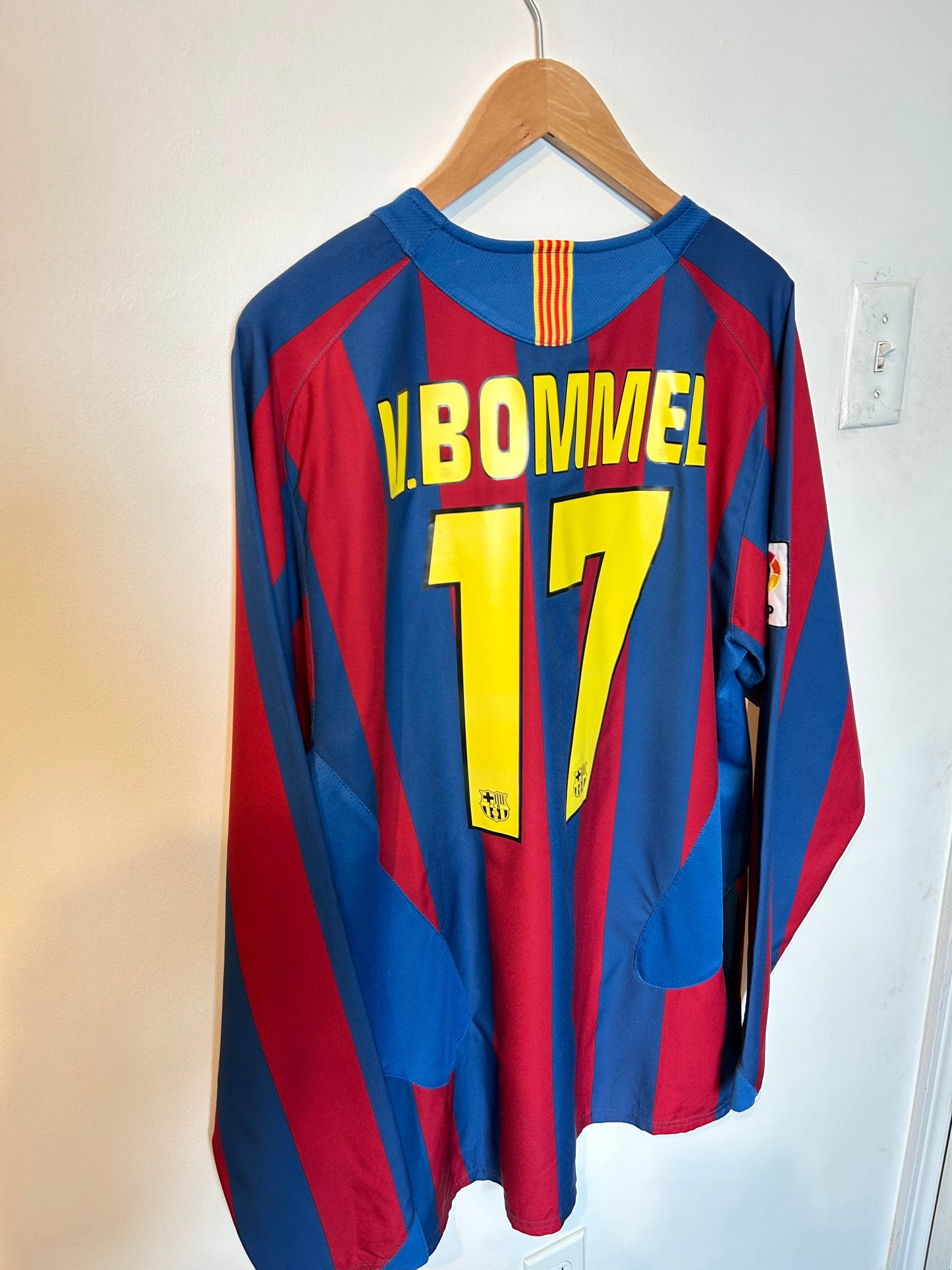 FC Barcelona 2005-06 Home Shirt L/S - V. Bommel #17 - L