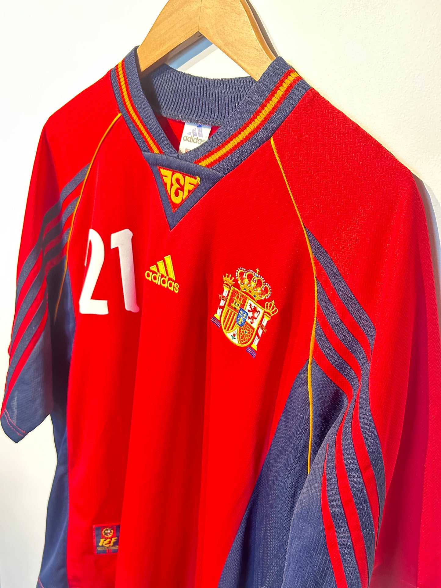Spain 1998-99 Home Shirt - Enrique #21 - L
