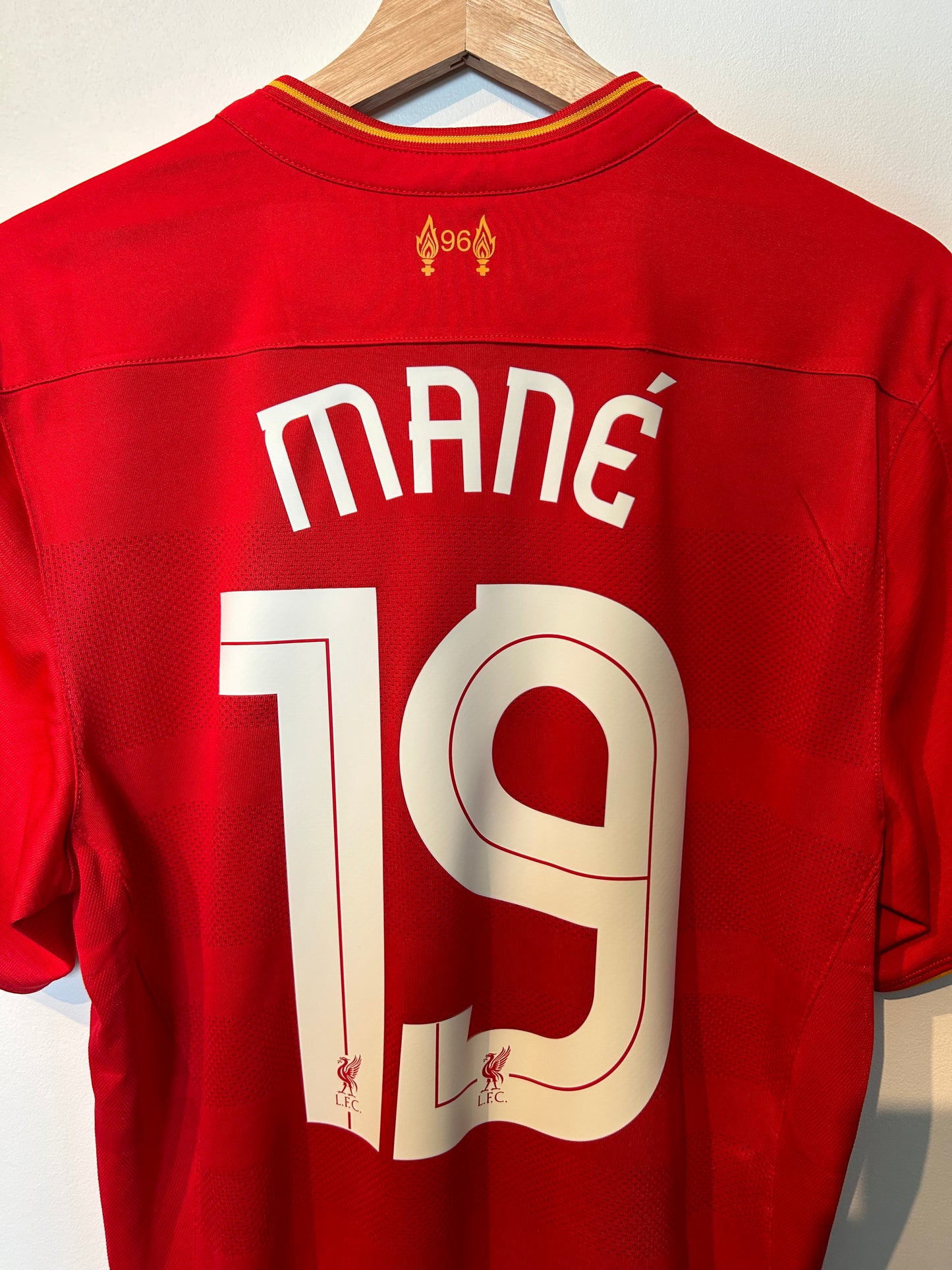 Liverpool 2016-17 Home Shirt - Mané #19 - M