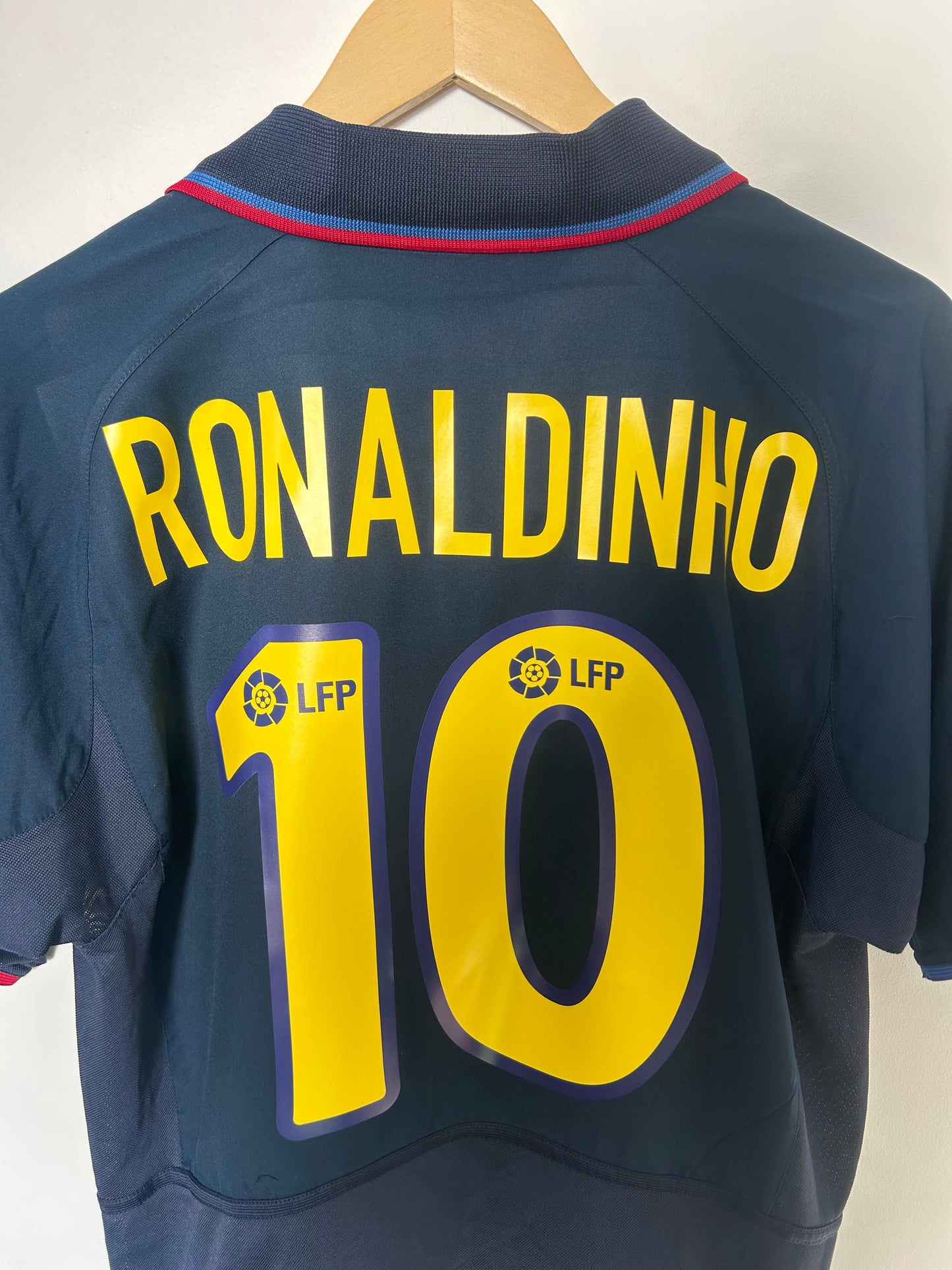 Barcelona 2003-04 Third Shirt - Ronaldinho #10 - S