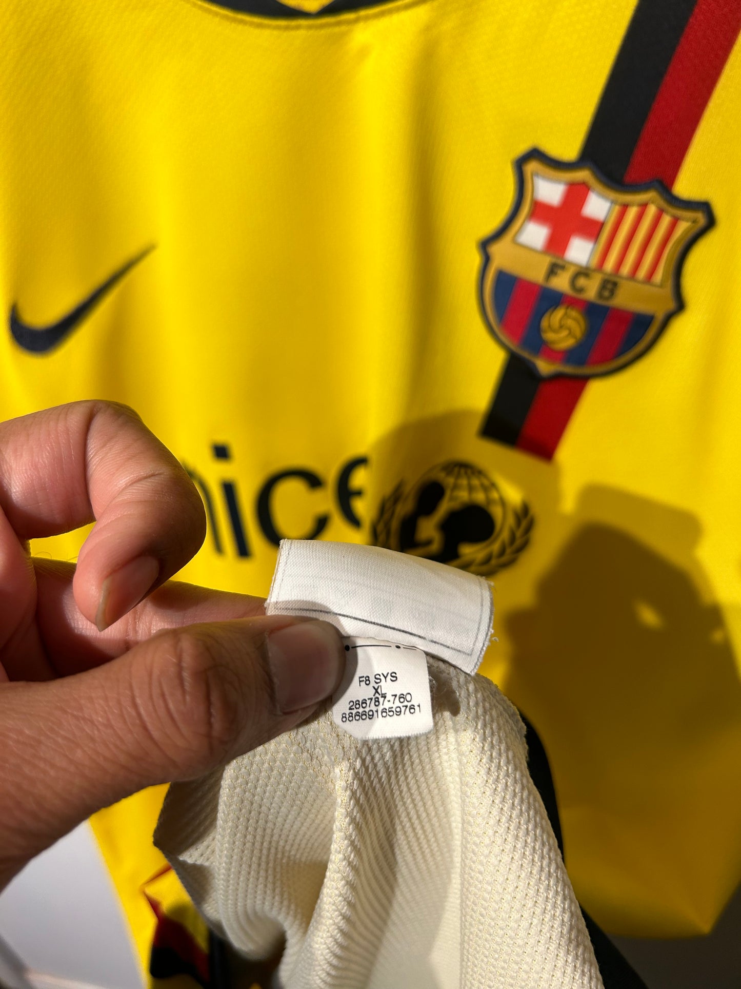 Barcelona 2008-09 Away Shirt - A.Iniesta #8 - XL